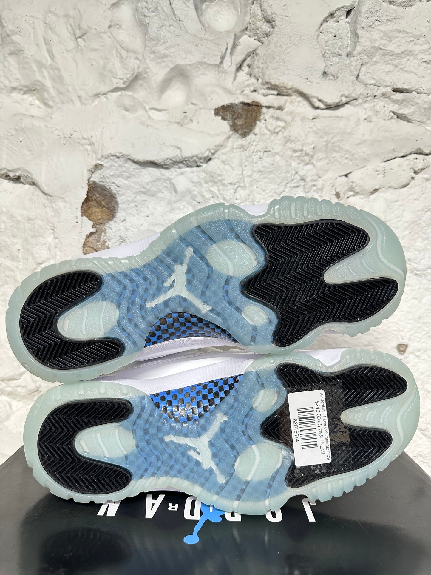 Air Jordan 11 Low Columbia Sz 9 DS
