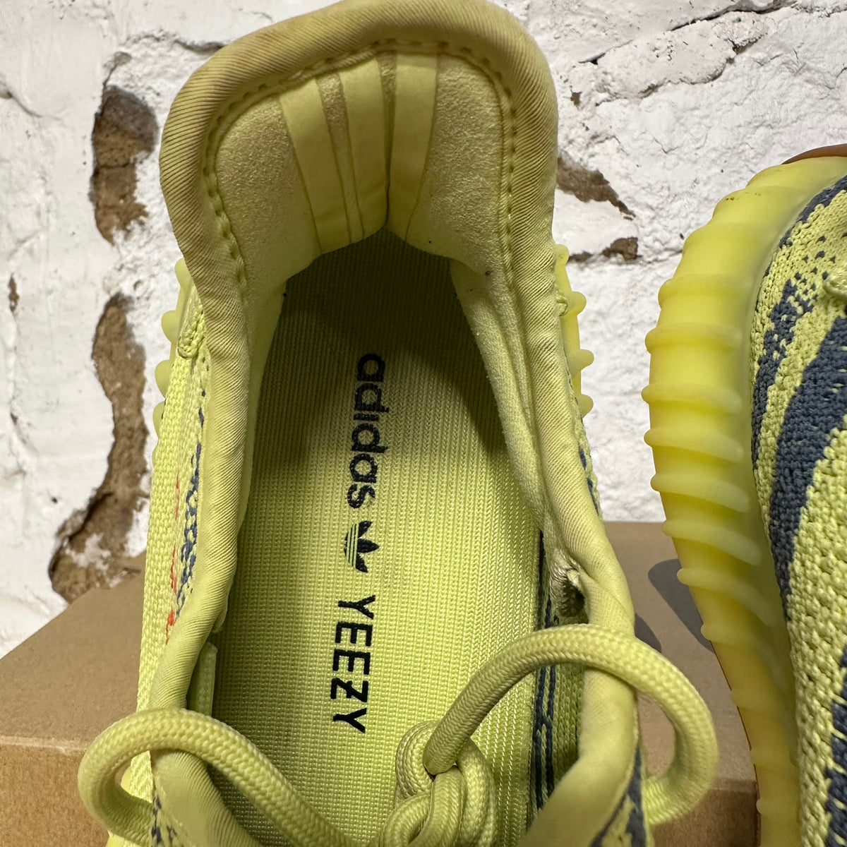 Yeezy 350 V2 Semi Frozen Yellow Sz 9