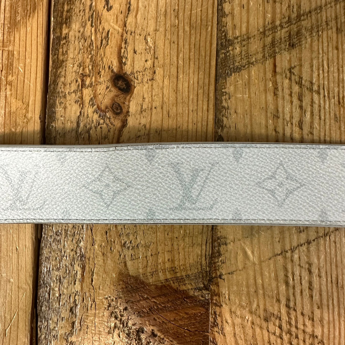 Louis Vuitton Taiga Monogram Belt Sz (100/40)