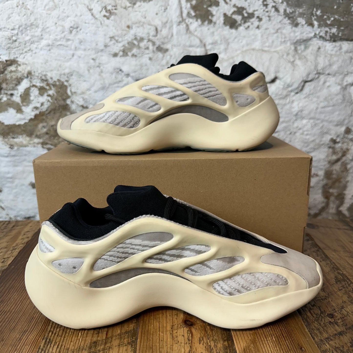 Yeezy 700 Azael Sz 9