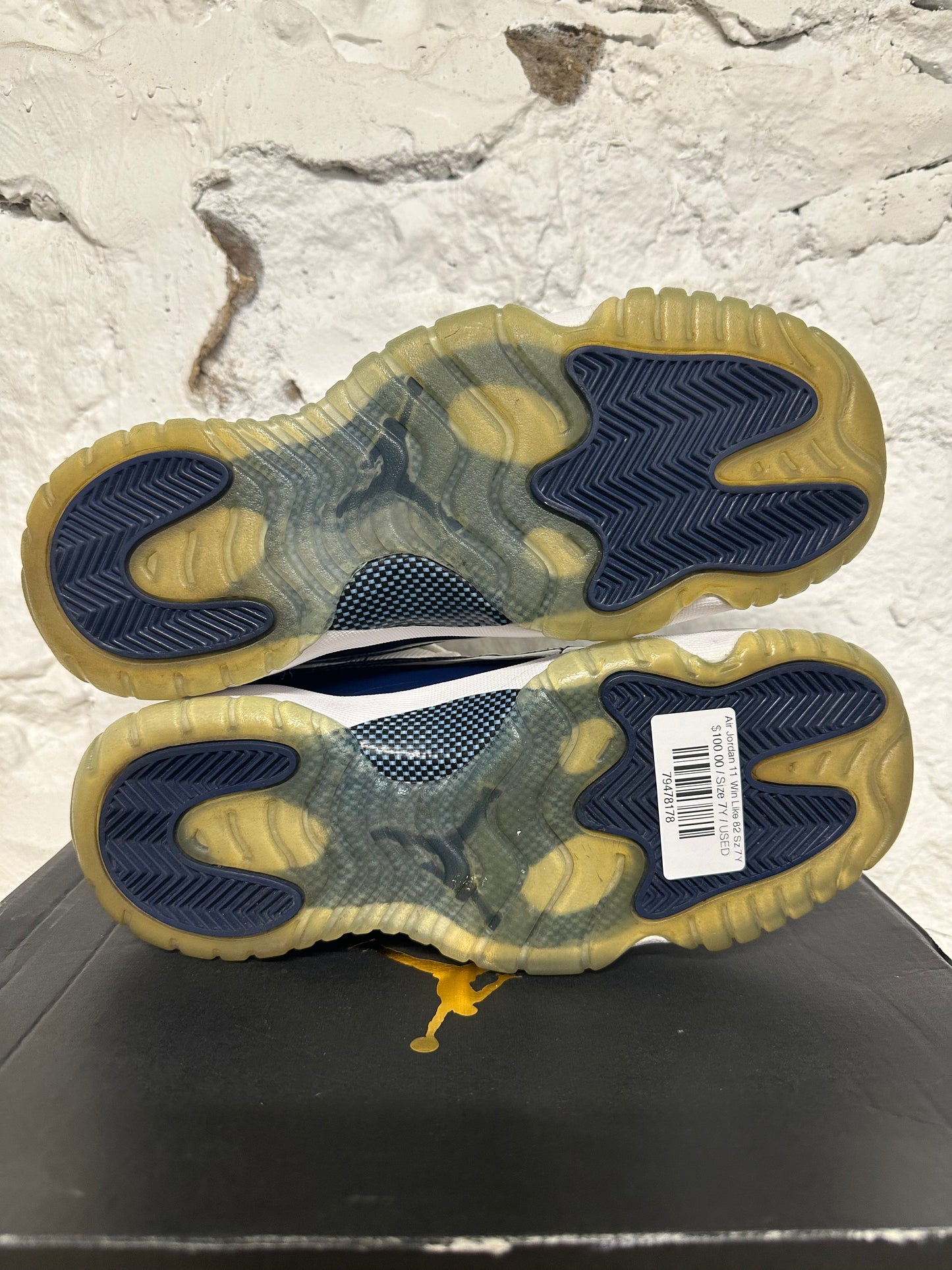 Air Jordan 11 High Win Like 82 Sz 7Y