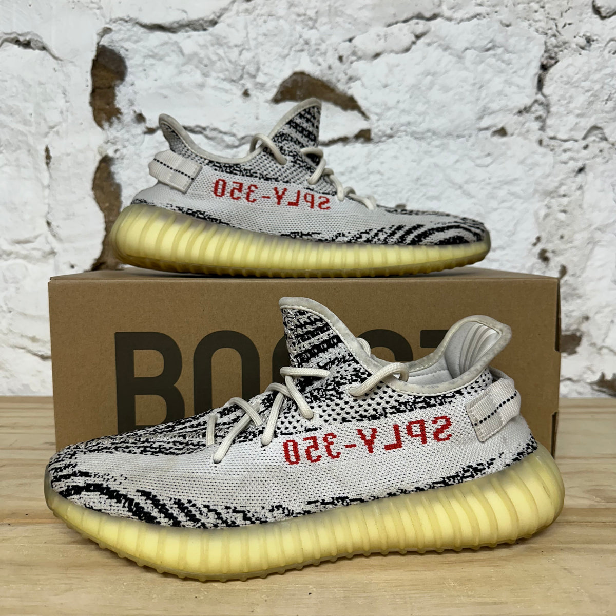 Yeezy 350 V2 Zebra Sz 9
