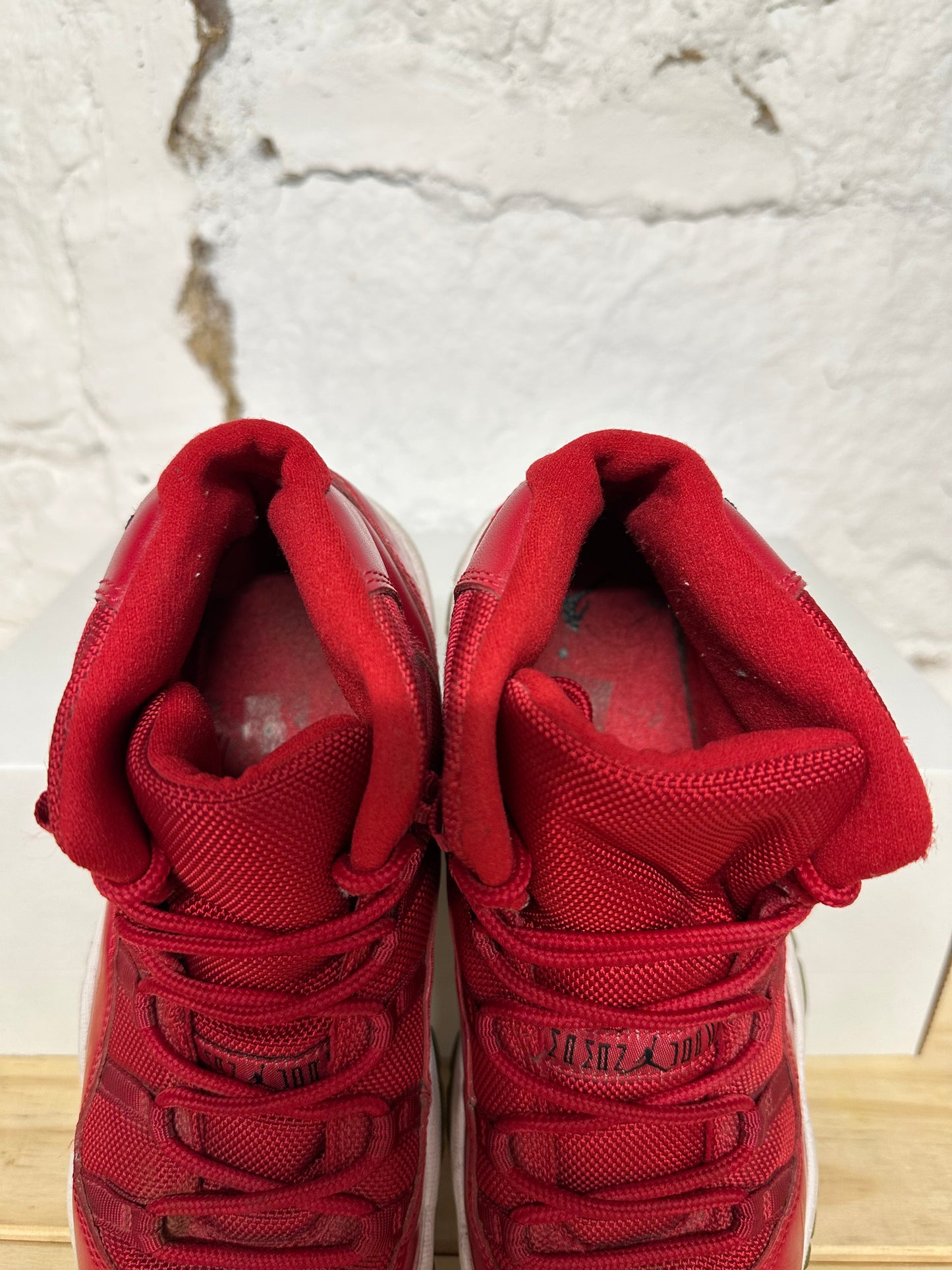 Air Jordan 11 Win Like 96 Sz 6.5Y