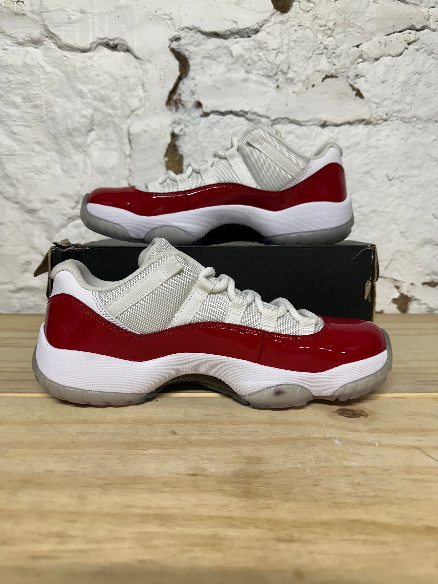 Air Jordan 11 Low Cherry Sz 8.5 DS
