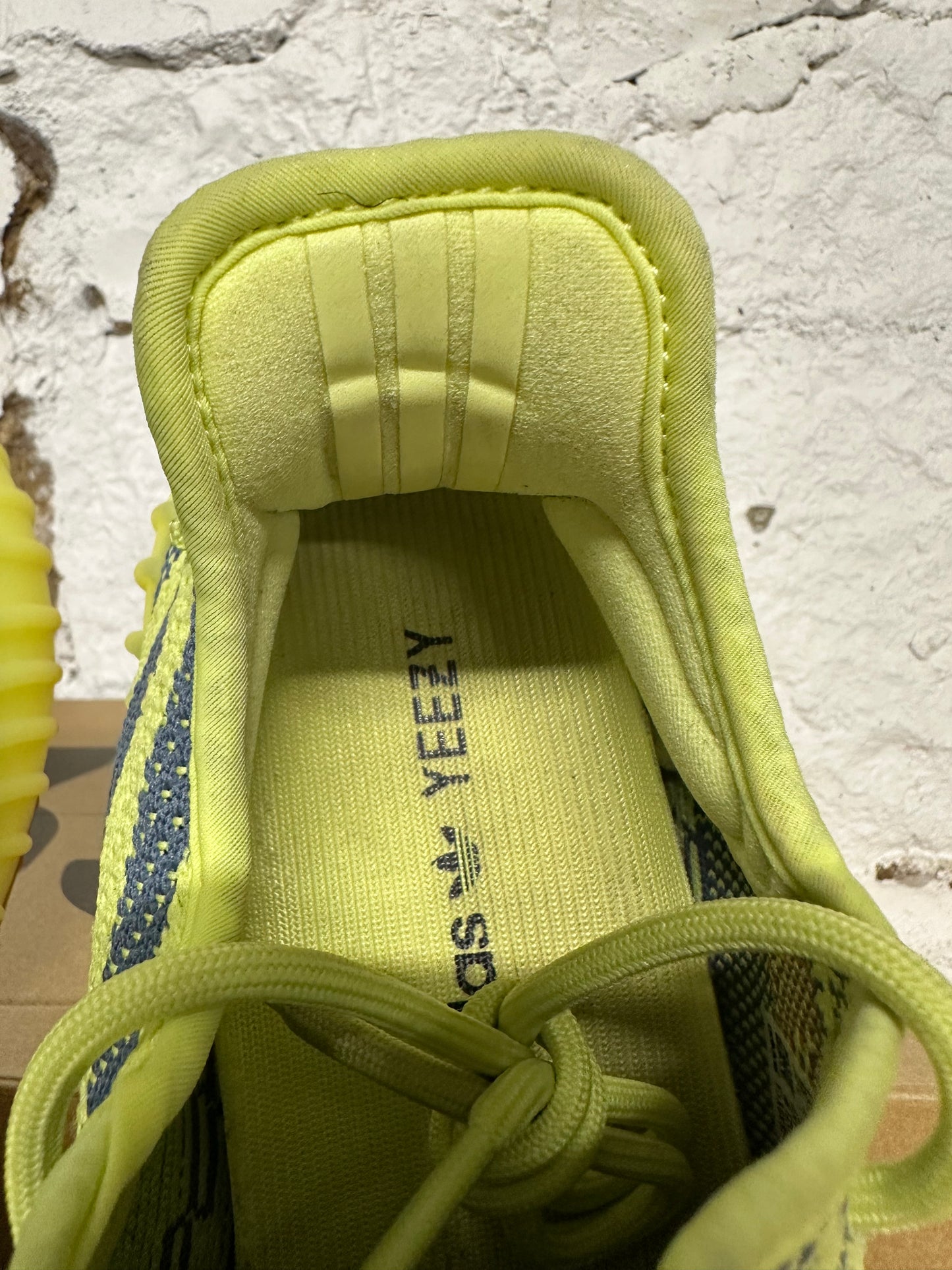 Yeezy 350 V2 Semi Frozen Yellow Sz 8