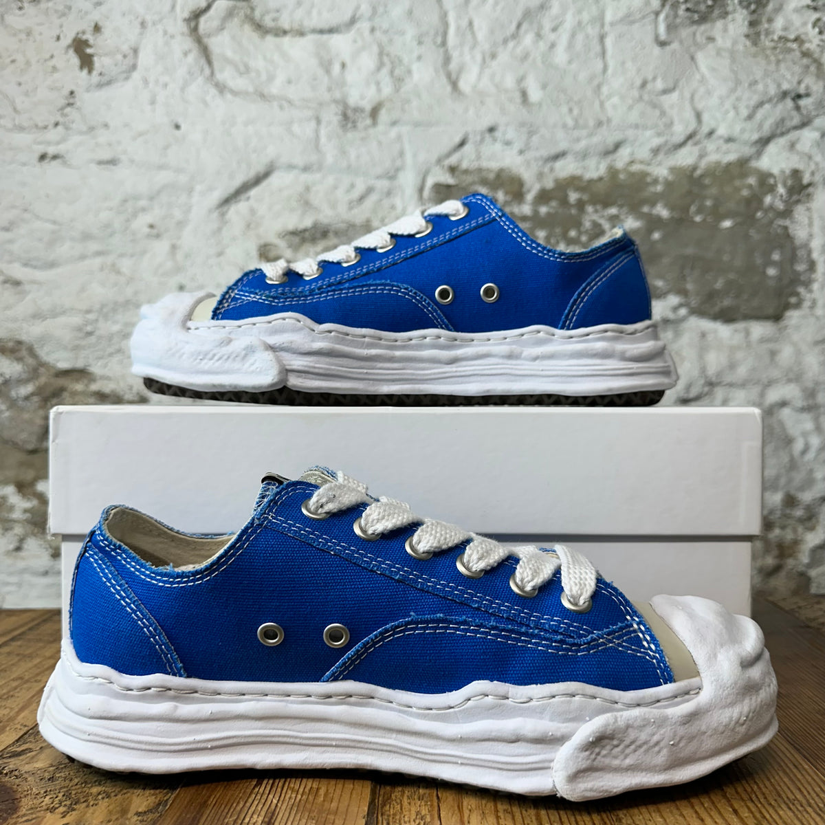 Maison Mihara Blue White Hank Sneaker Sz 8 (41)