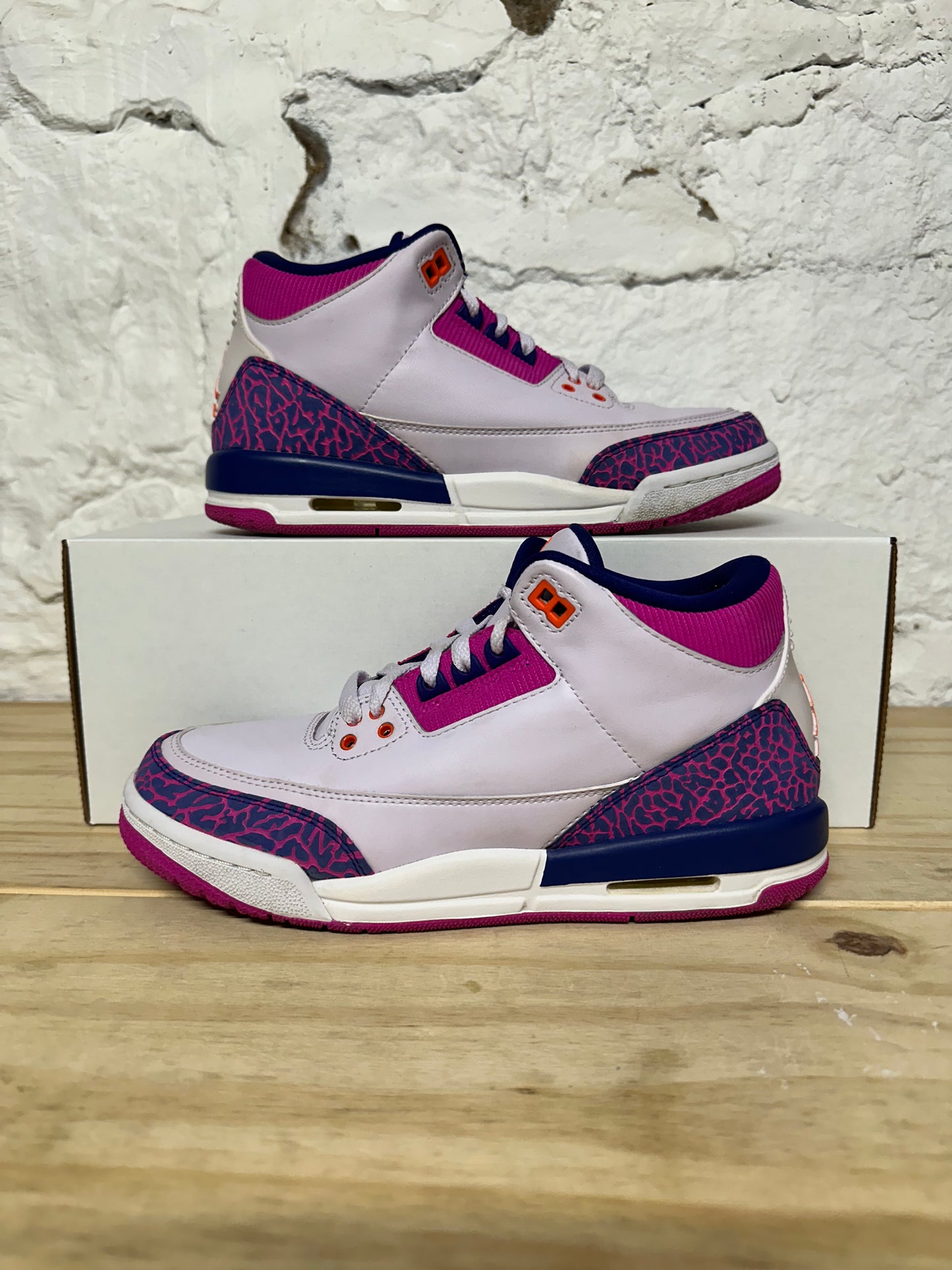 Air Jordan 3 Barely Grape Sz 7Y