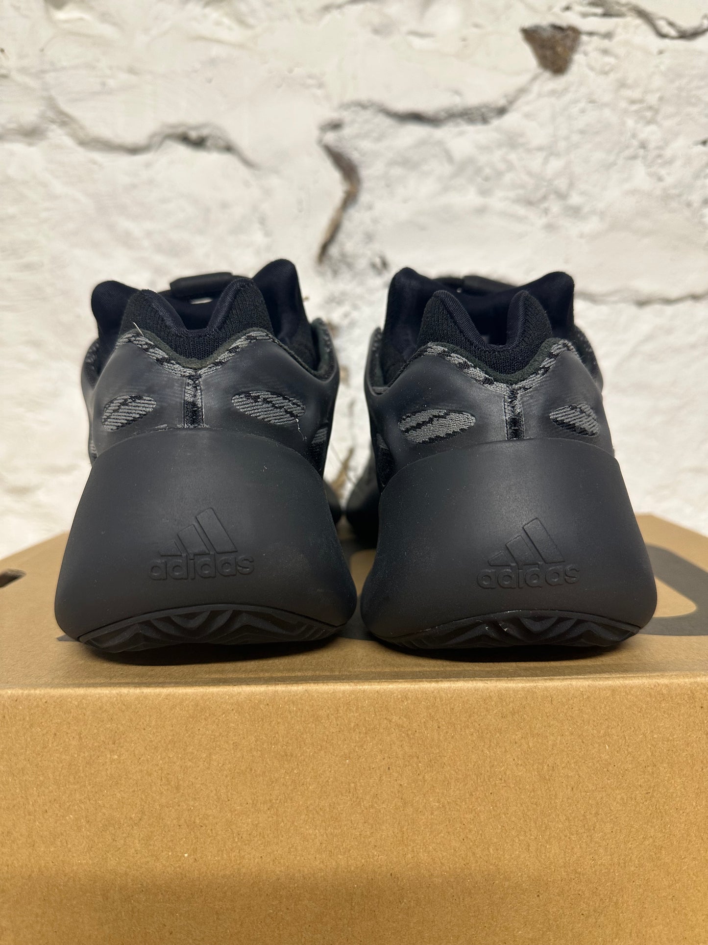 Yeezy 700 V3 Dark Glow Sz 11 DS