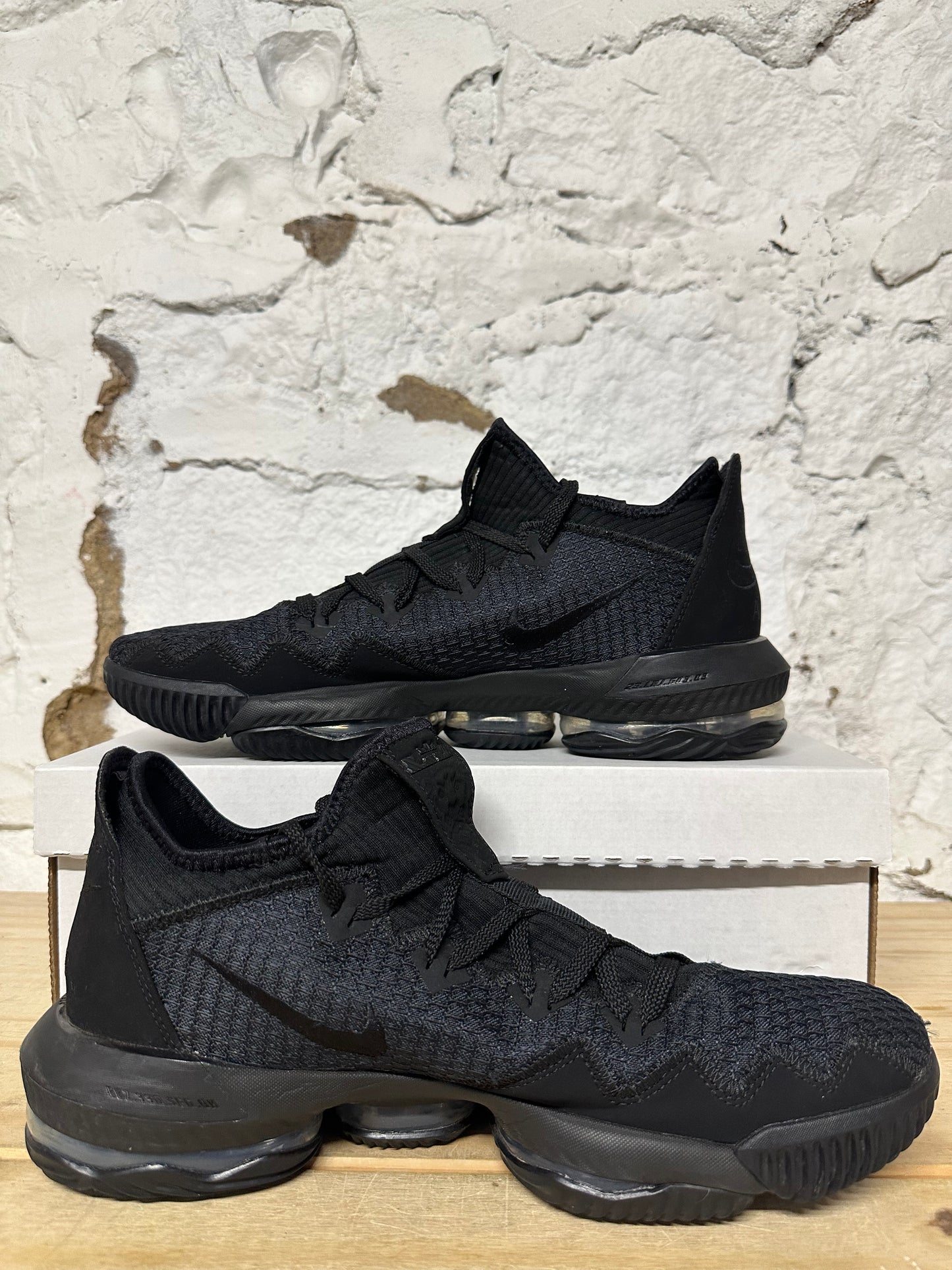 Nike LeBron 16 Low Triple Black Sz 10.5