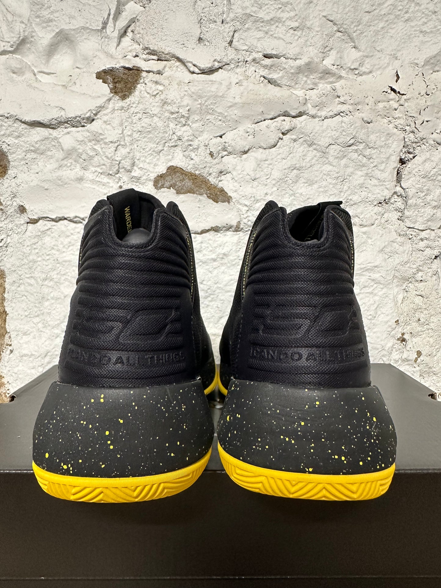 Under Armour Curry 3Zer0 Black Yellow Sz 10 DS