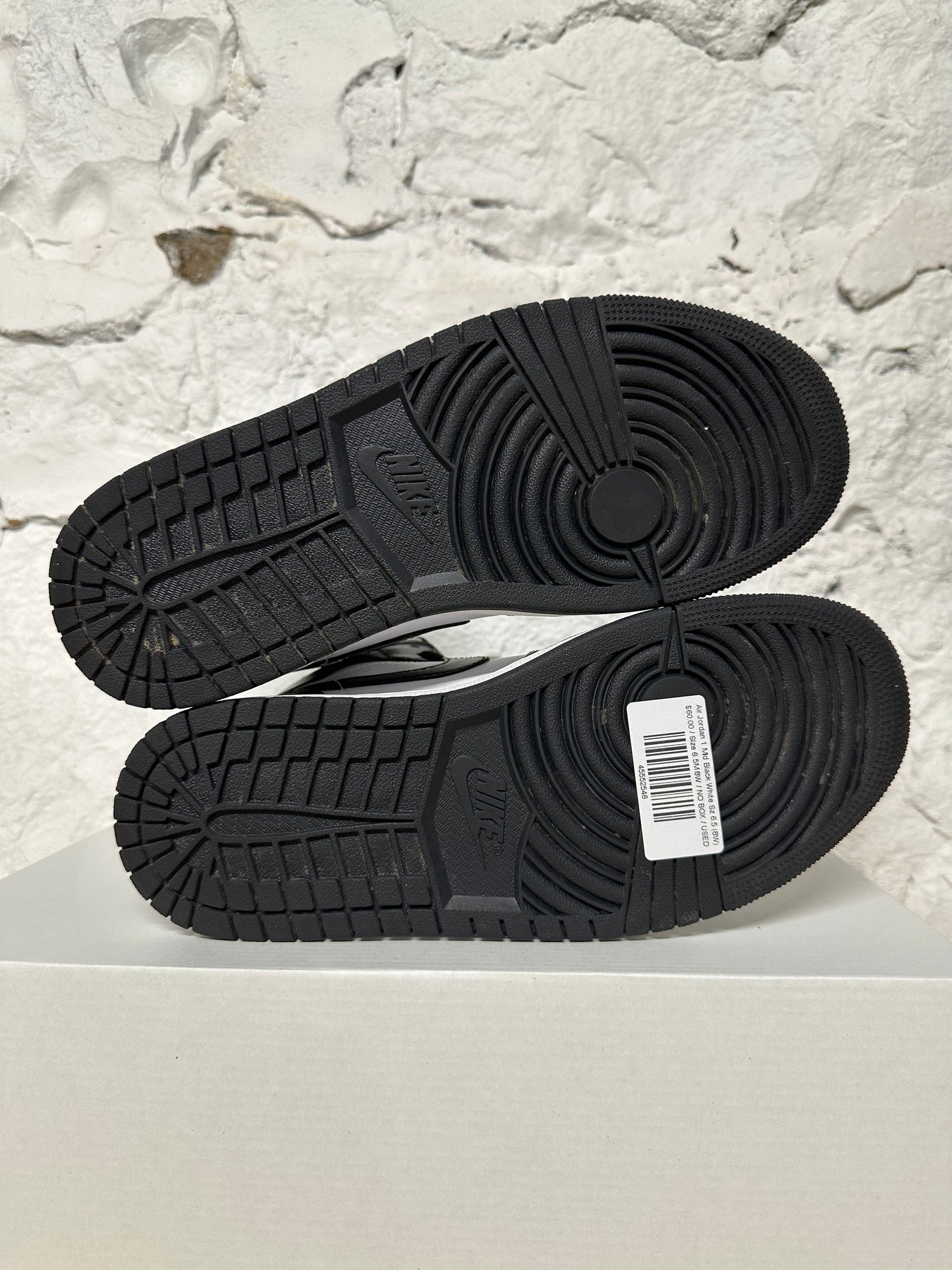 Air Jordan 1 Mid Black White Sz 6.5 (8W)