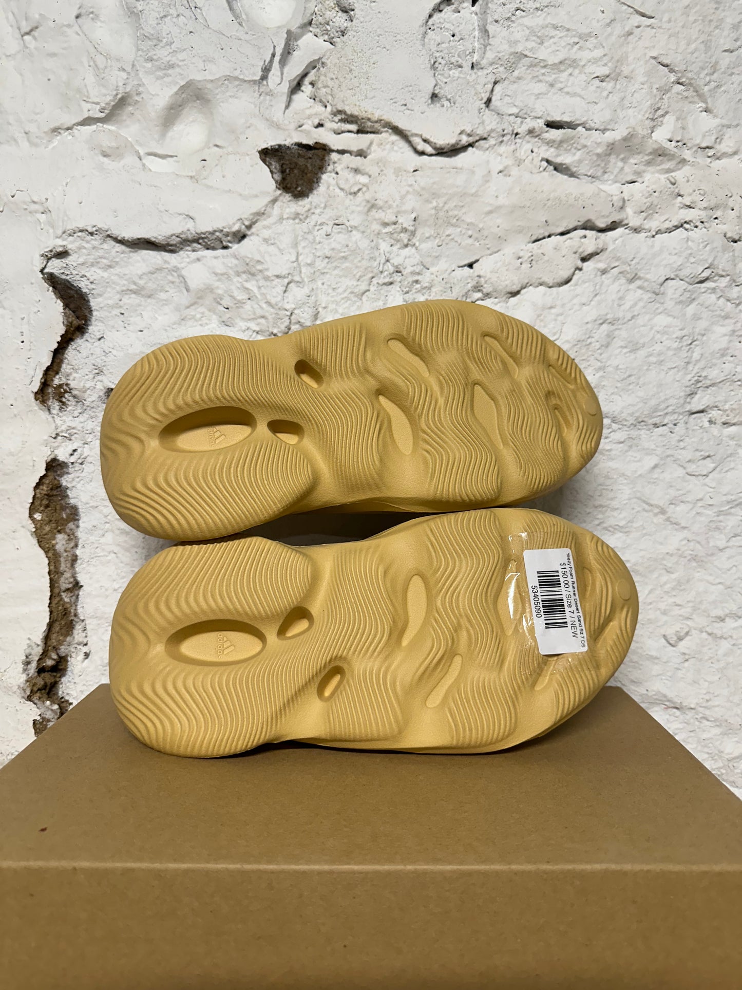 Yeezy Foam RNNR Desert Sand Sz 7 DS