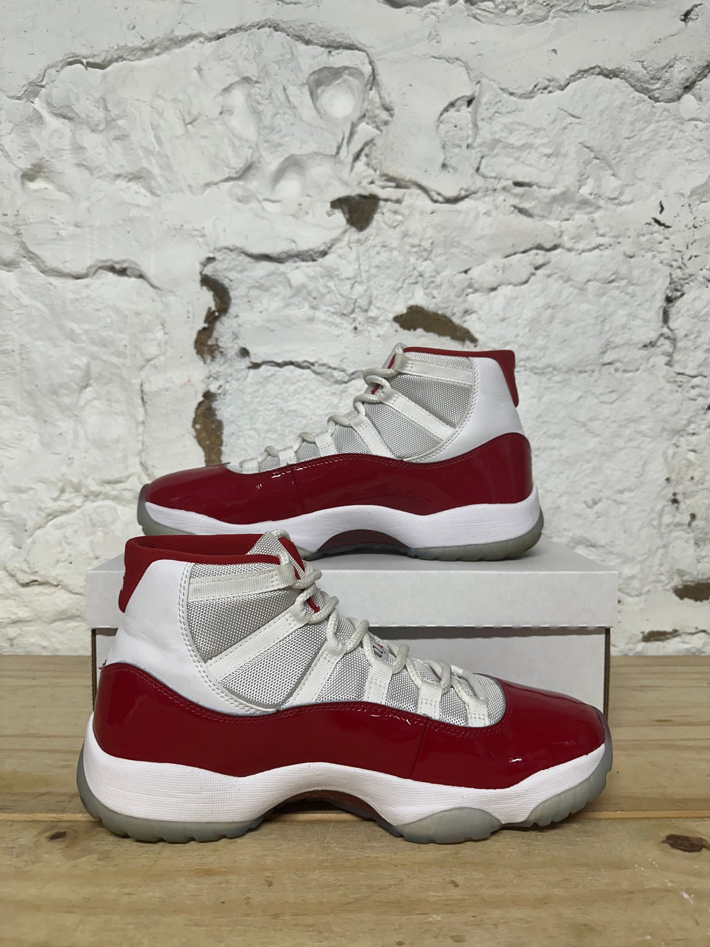Air Jordan 11 High Cherry Sz 10.5