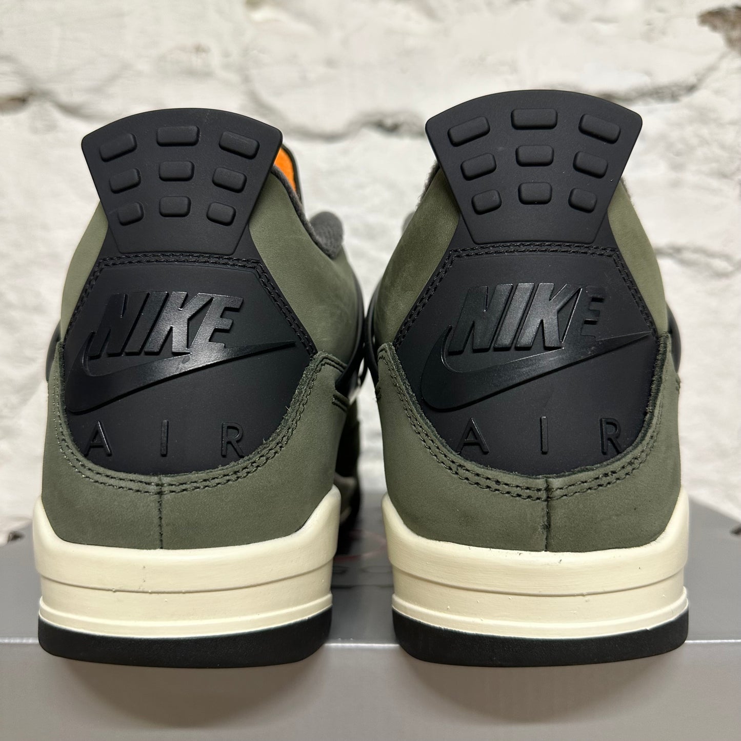 Air Jordan 4 Undefeated Sz 13 DS