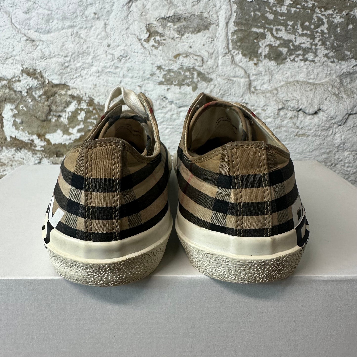 Burberry Side Spell Plaid Sneaker Sz 6.5 (39)