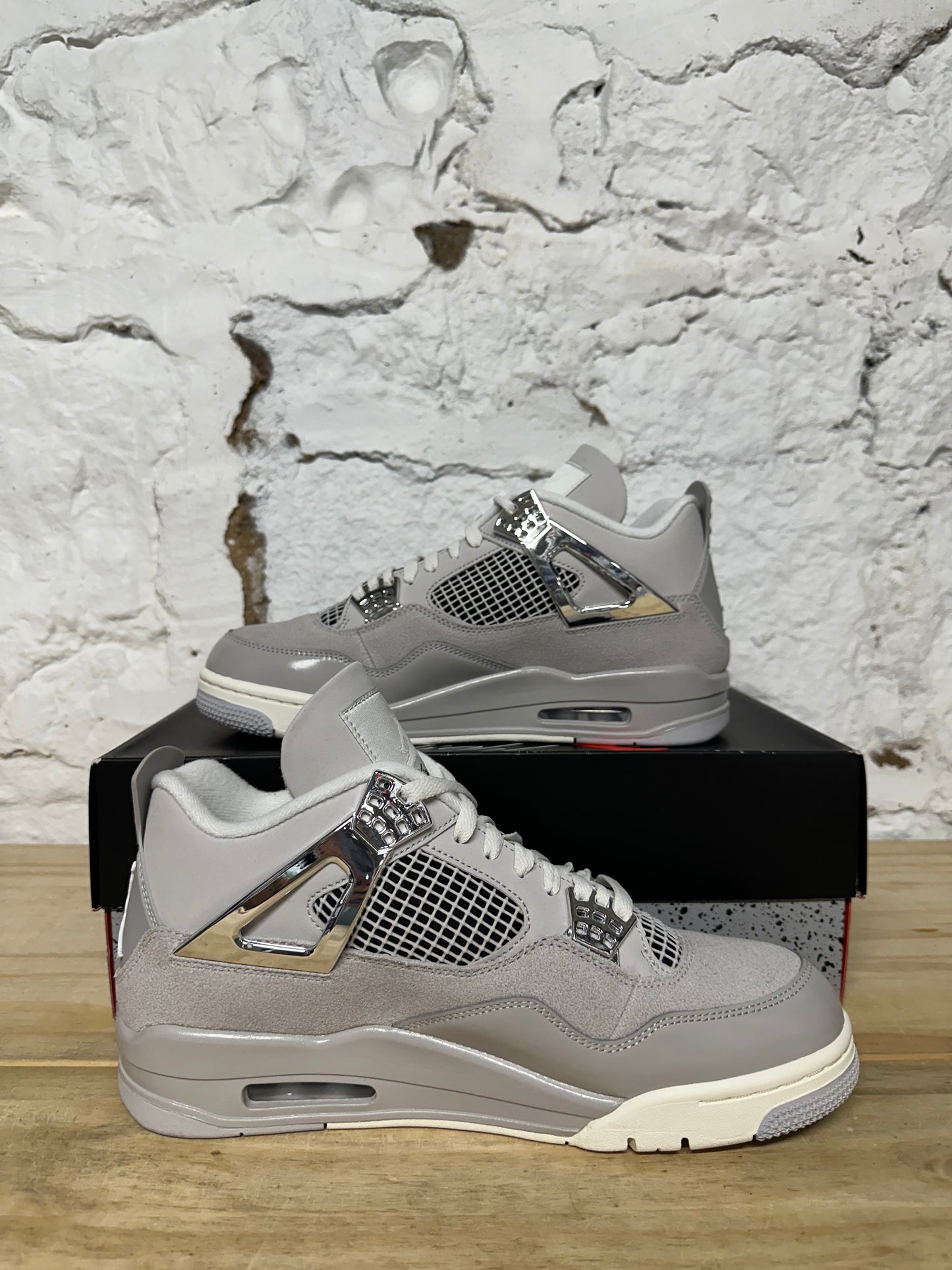 Air Jordan 4 Frozen Moments Sz 10 (11.5W) DS