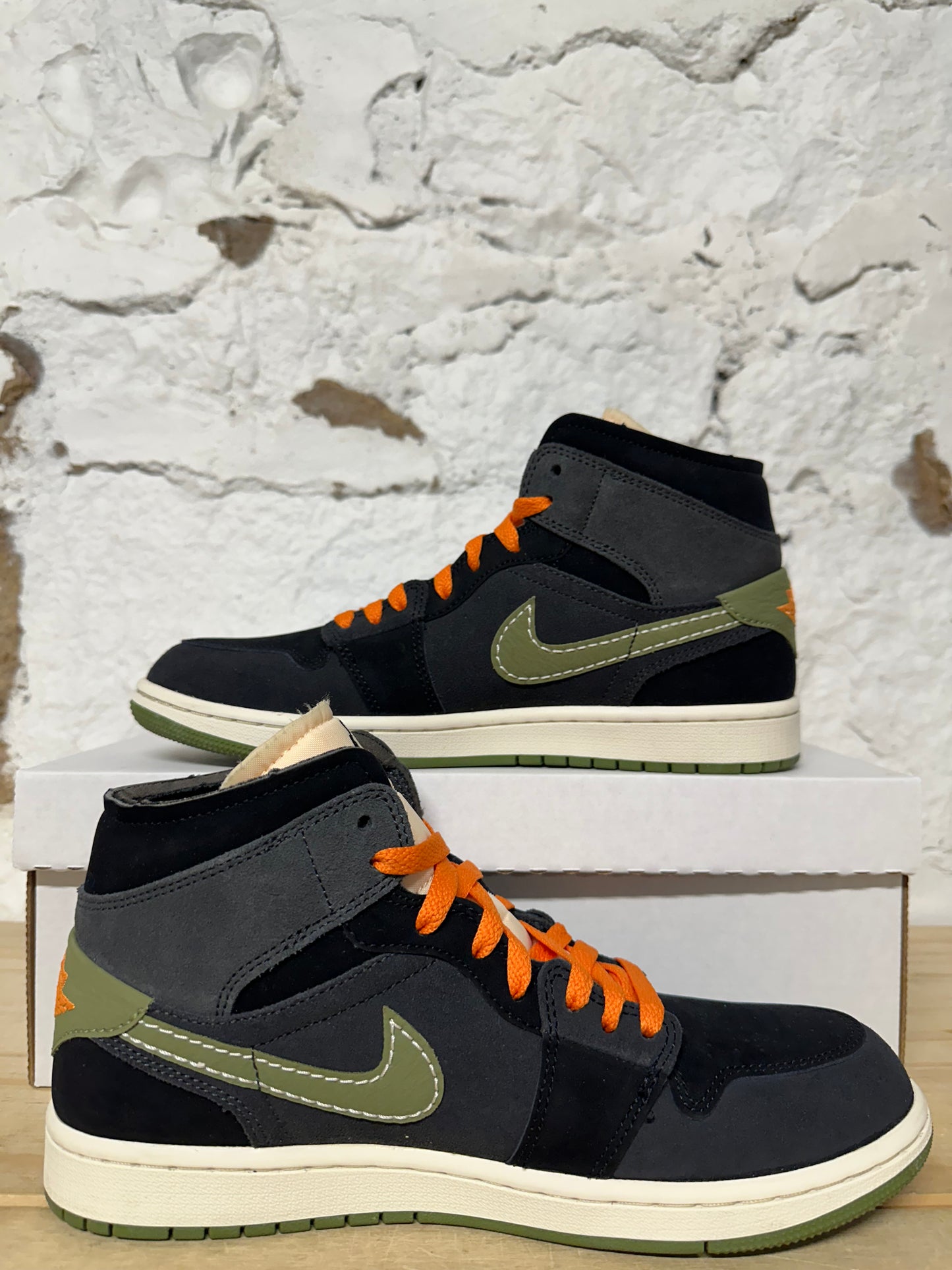 Air Jordan 1 Mid Craft Light Olive Sz 8.5