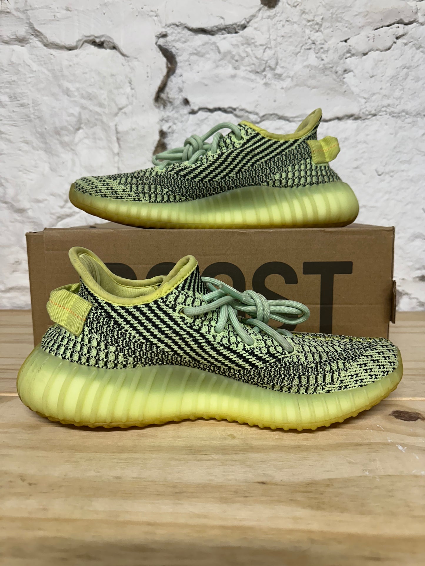 Yeezy 350 V2 Yeezreel Sz 7