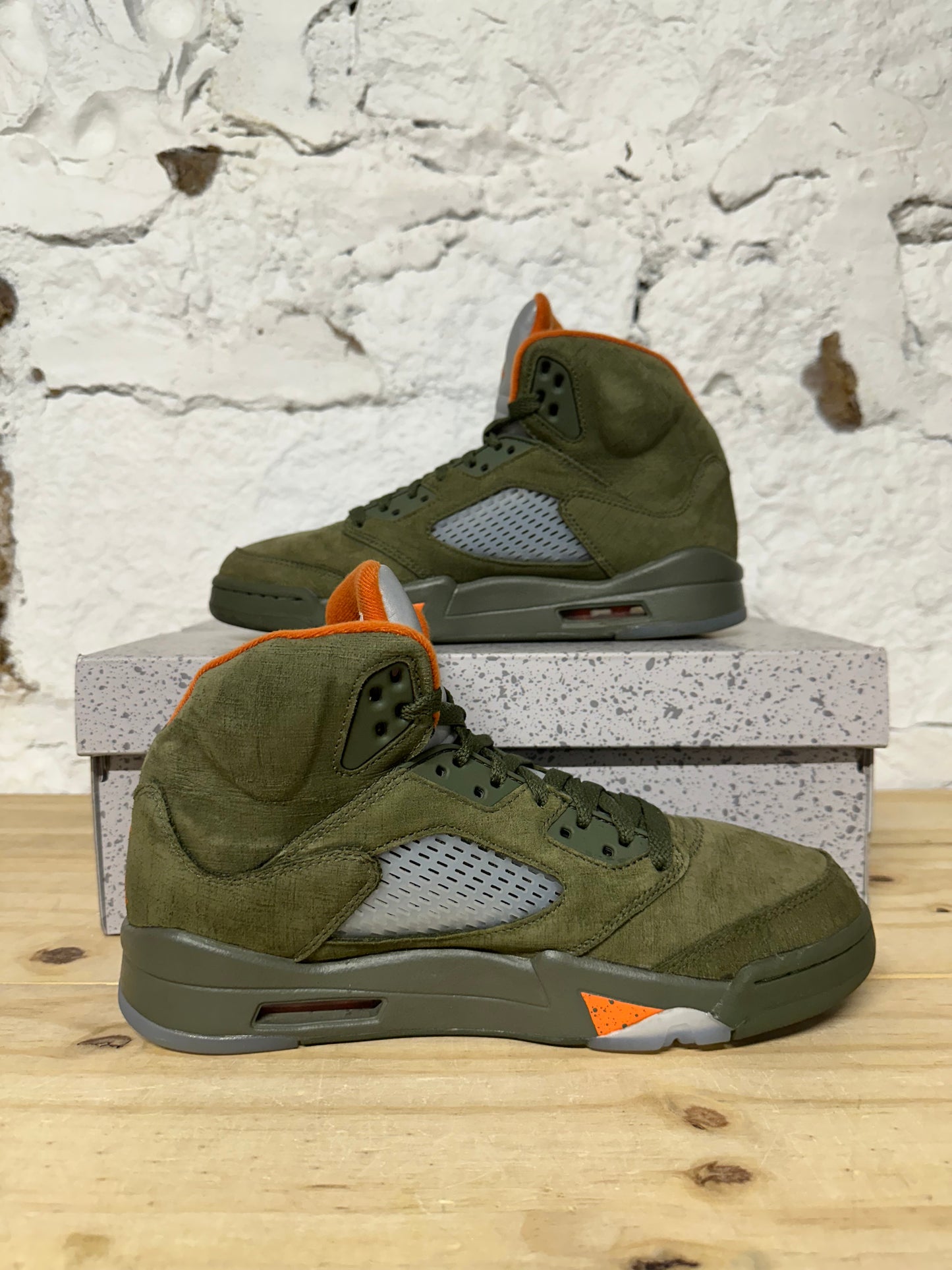 Air Jordan 5 Olive Sz 8.5