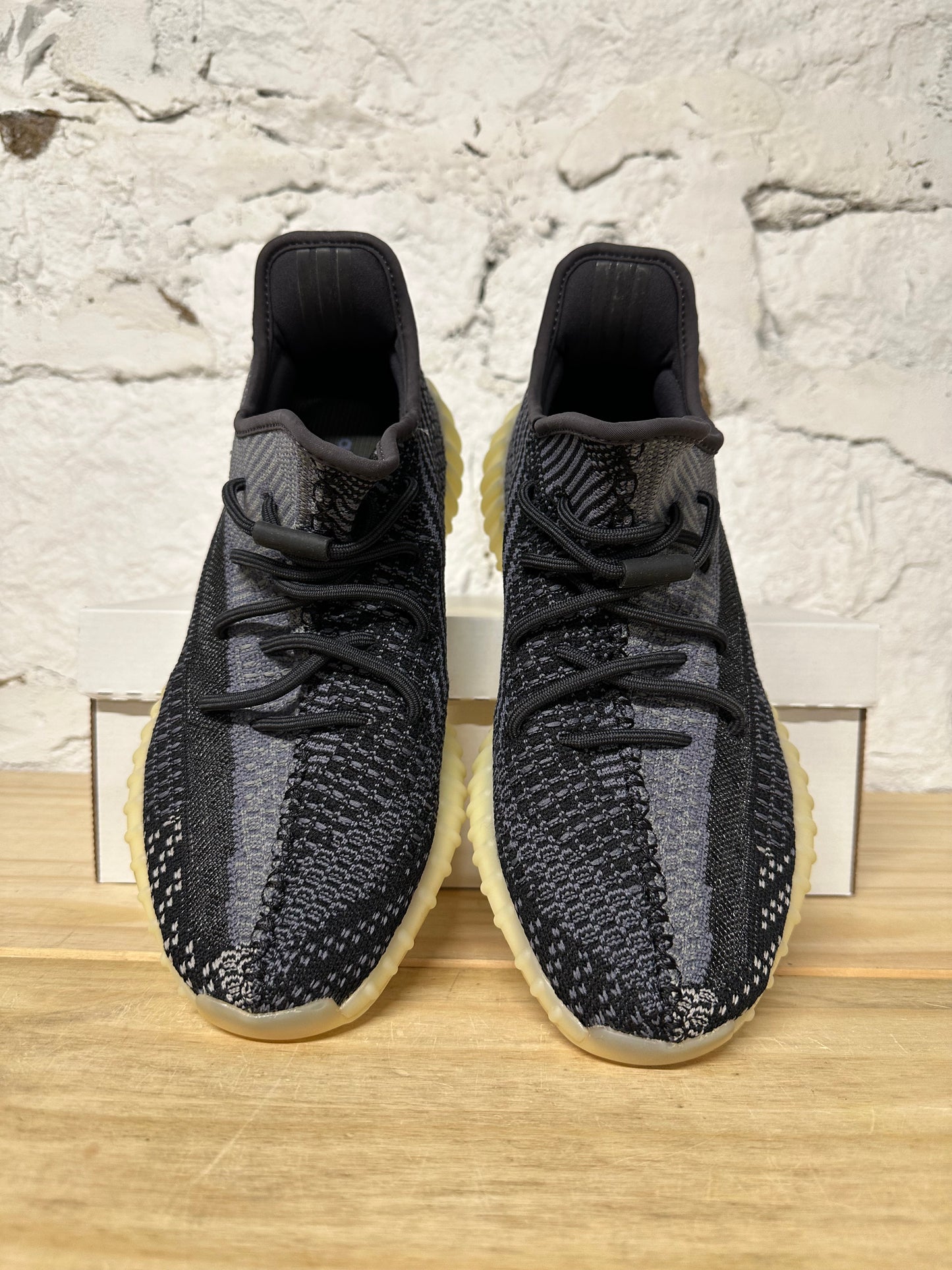 Yeezy 350 V2 Carbon Sz 10