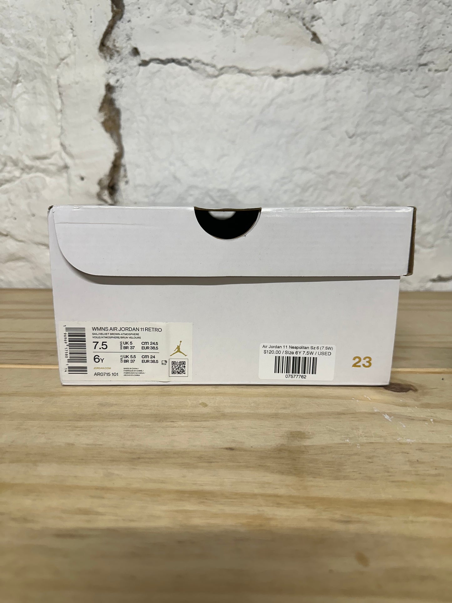 Air Jordan 11 High Neapolitan Sz 6 (7.5W)