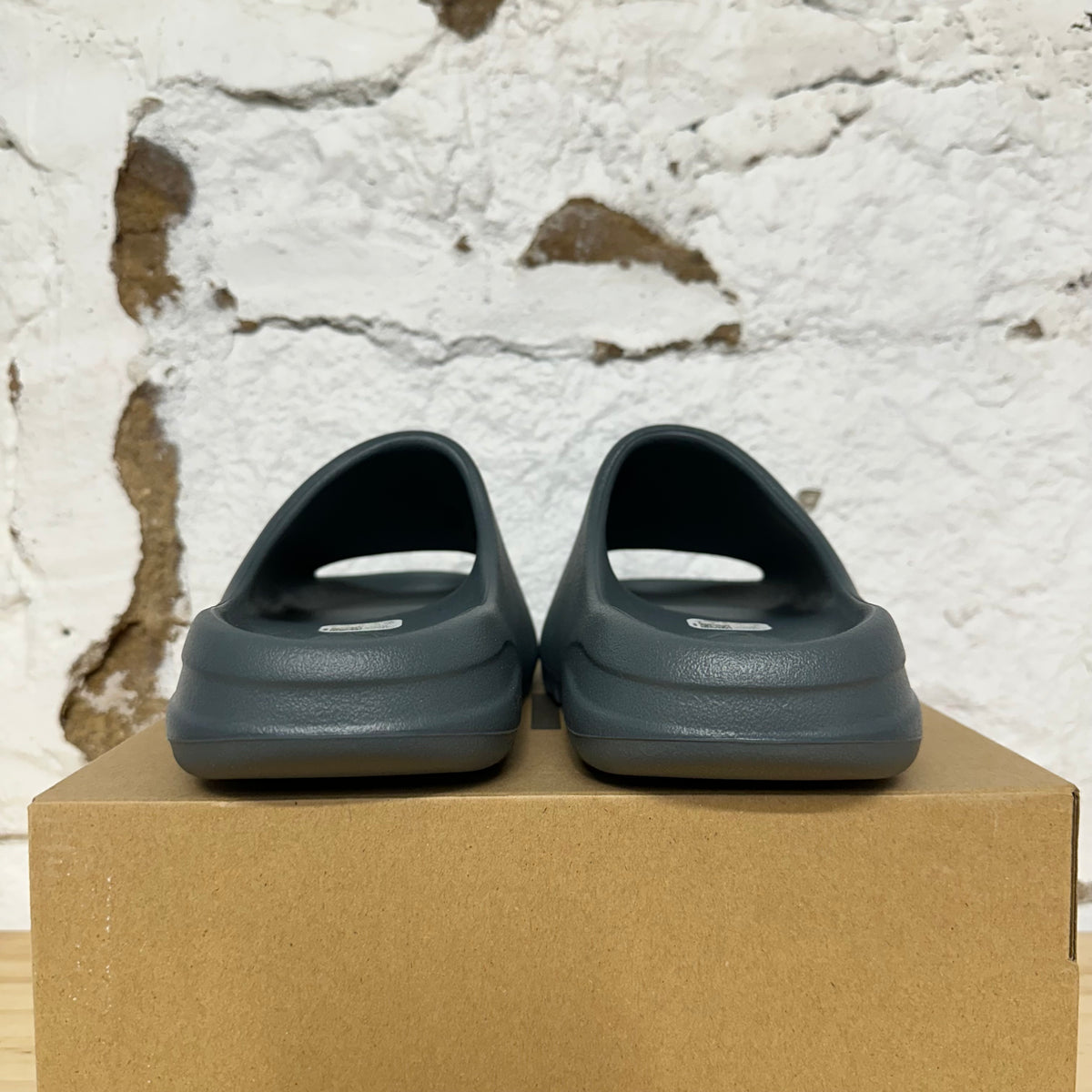 Yeezy Slide Slate Marine Sz 6 DS