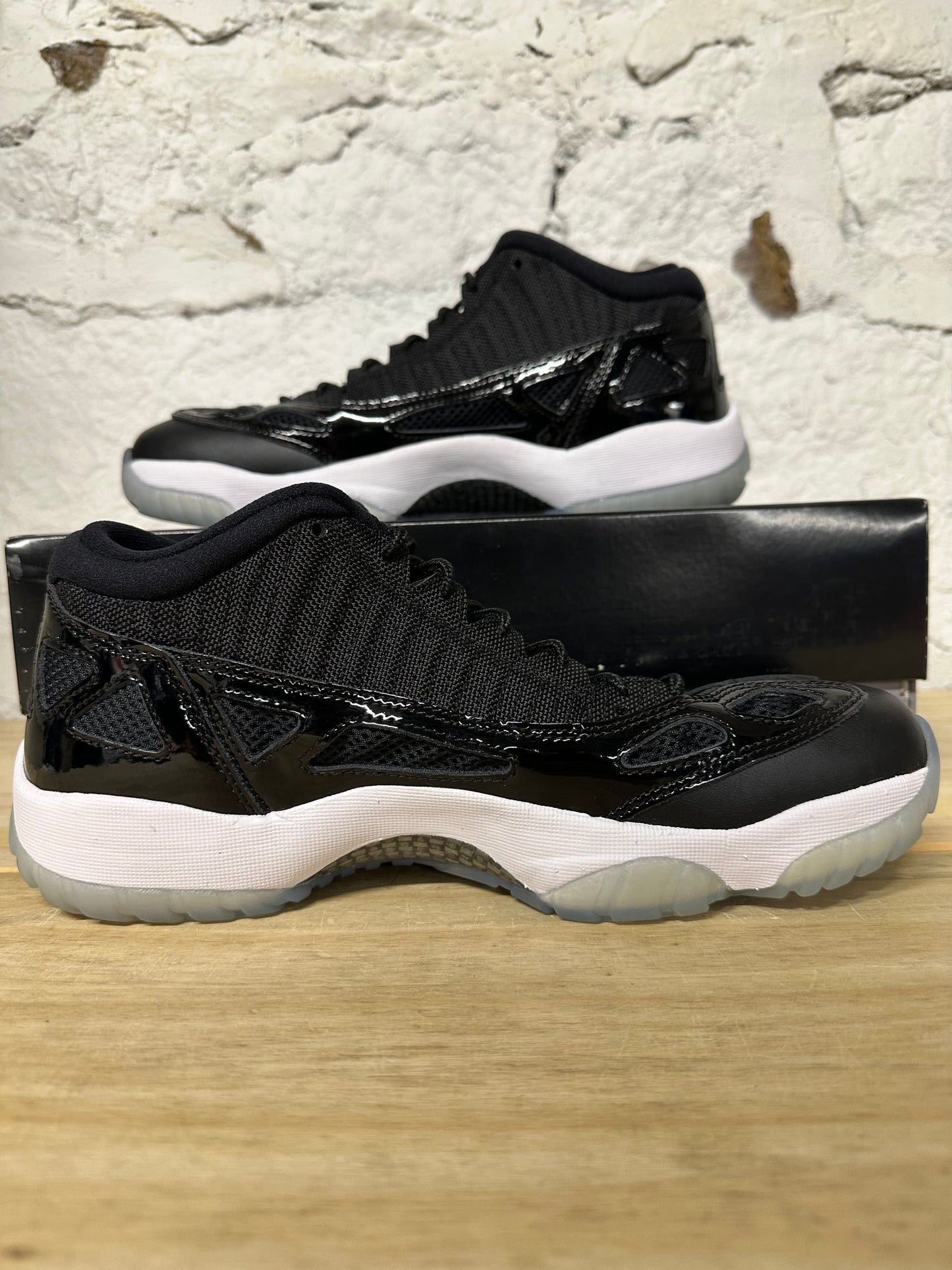 Air Jordan 11 Low IE Space Jam Sz 10 DS