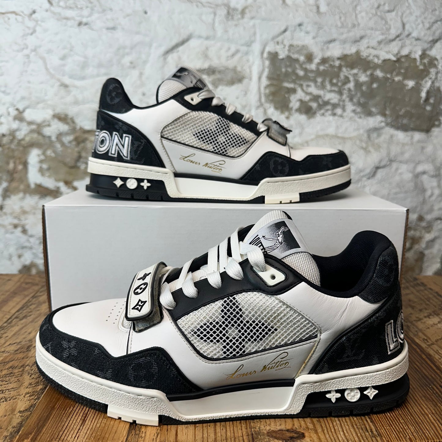 Louis Vuitton Black White Strap Trainer Sneaker Sz 10 (8.5LV)
