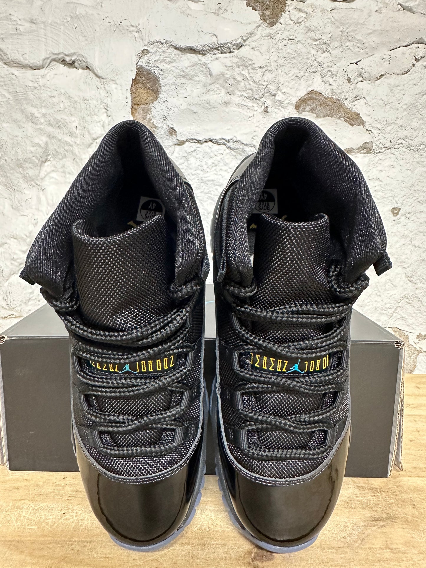 Air Jordan 11 High Gamma Blue (2025) Sz 4Y DS