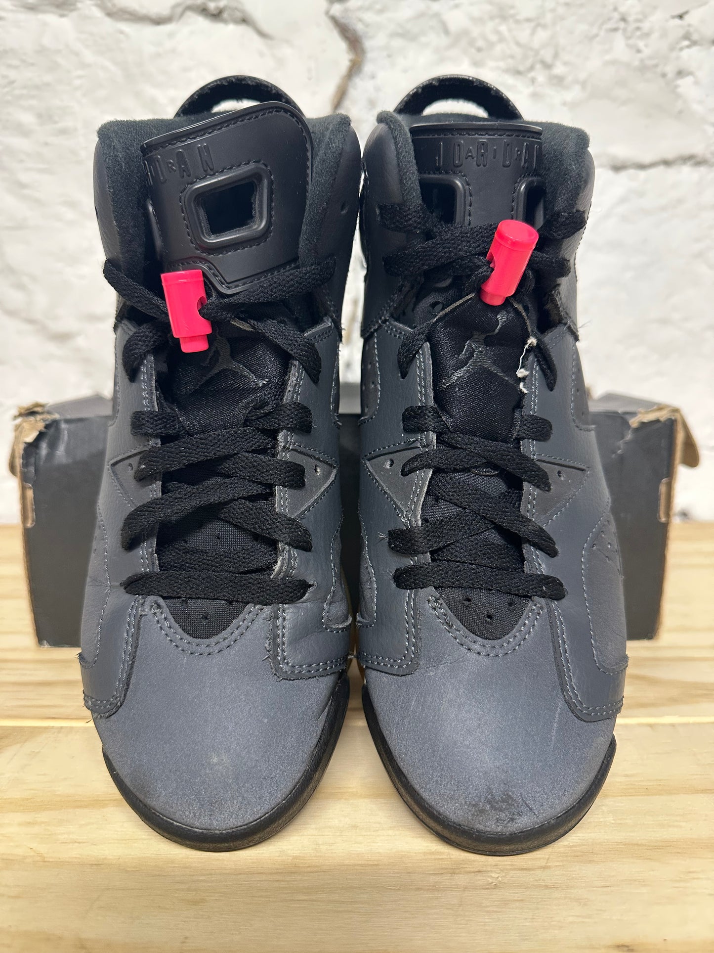 Air Jordan 6 Hyper Pink Sz 6.5Y