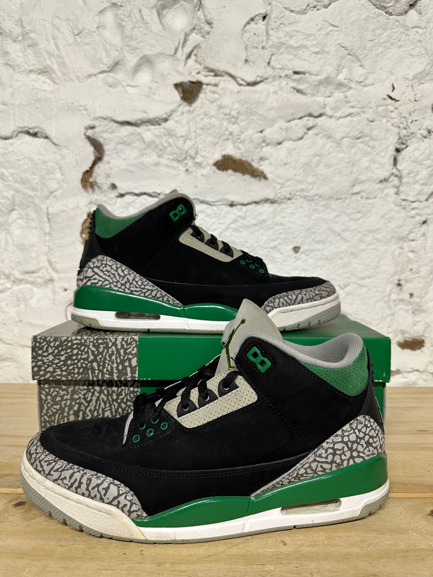 Air Jordan 3 Pine Green Sz 10
