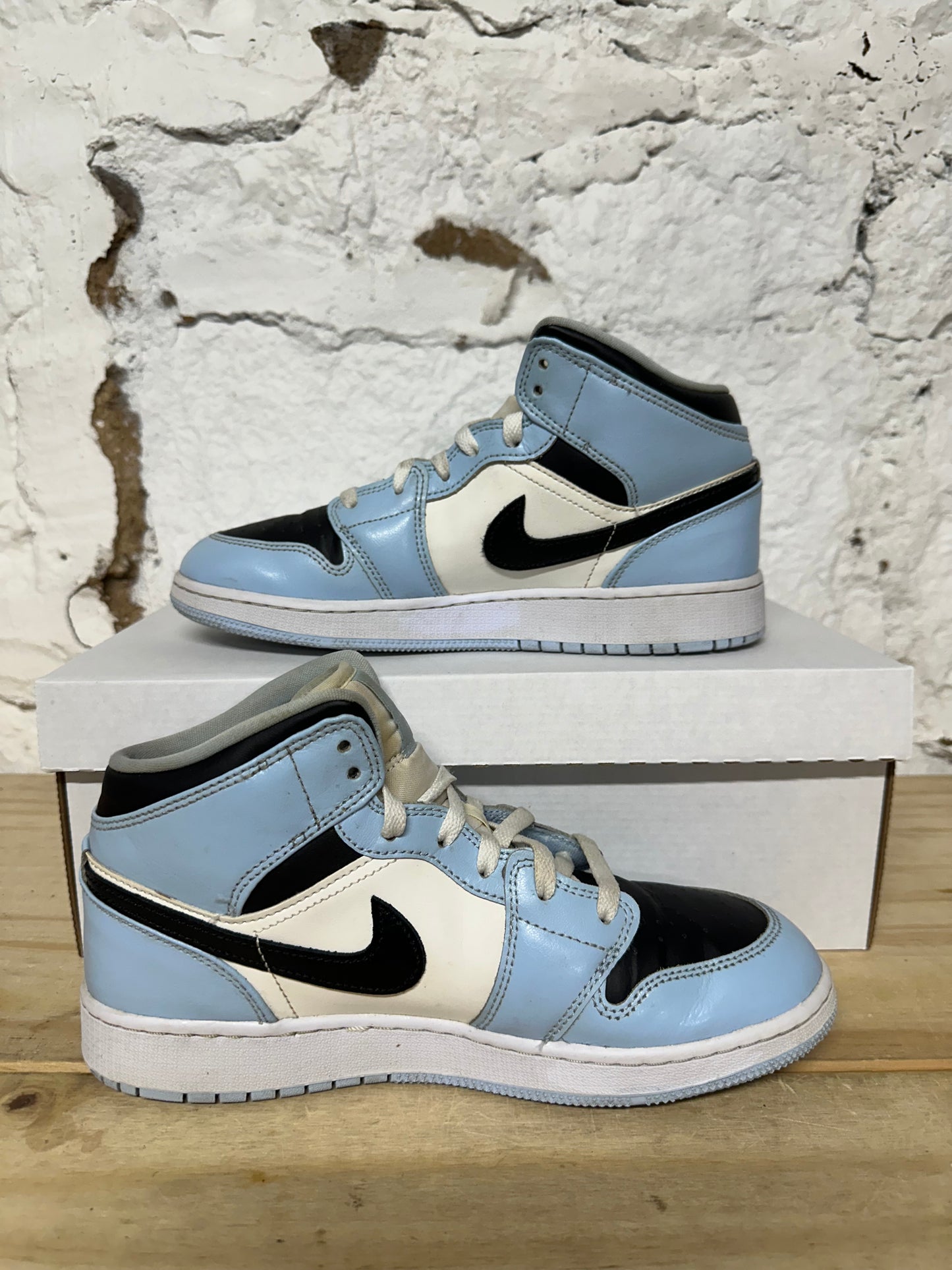 Air Jordan 1 Mid Ice Blue Sz 7Y