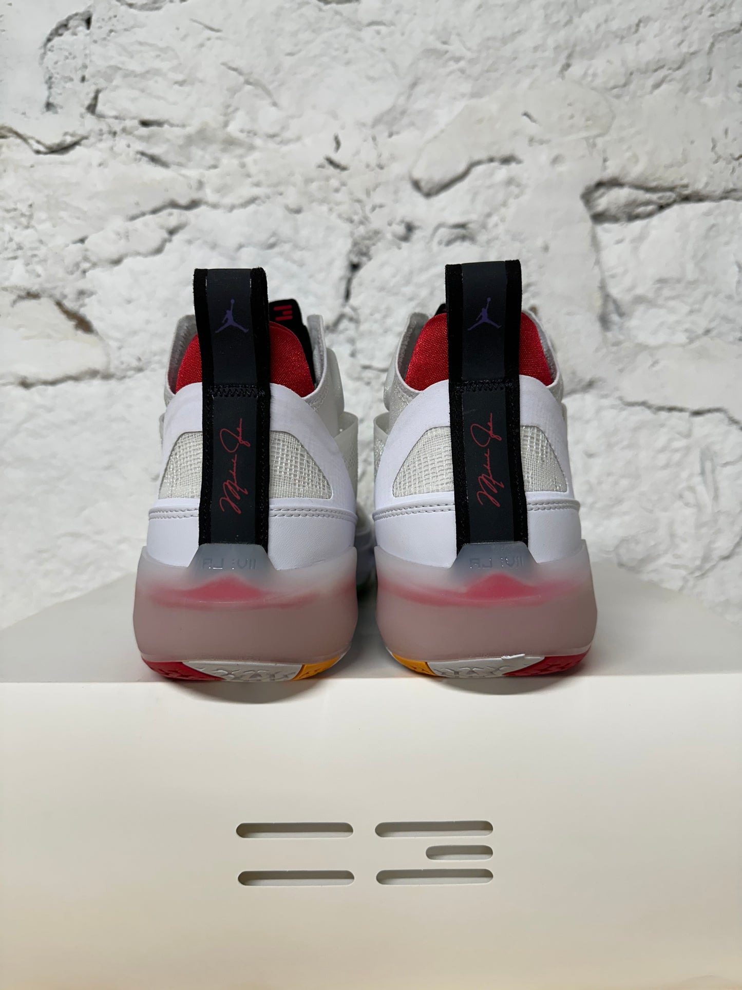 Air Jordan 37 Hare Sz 10.5