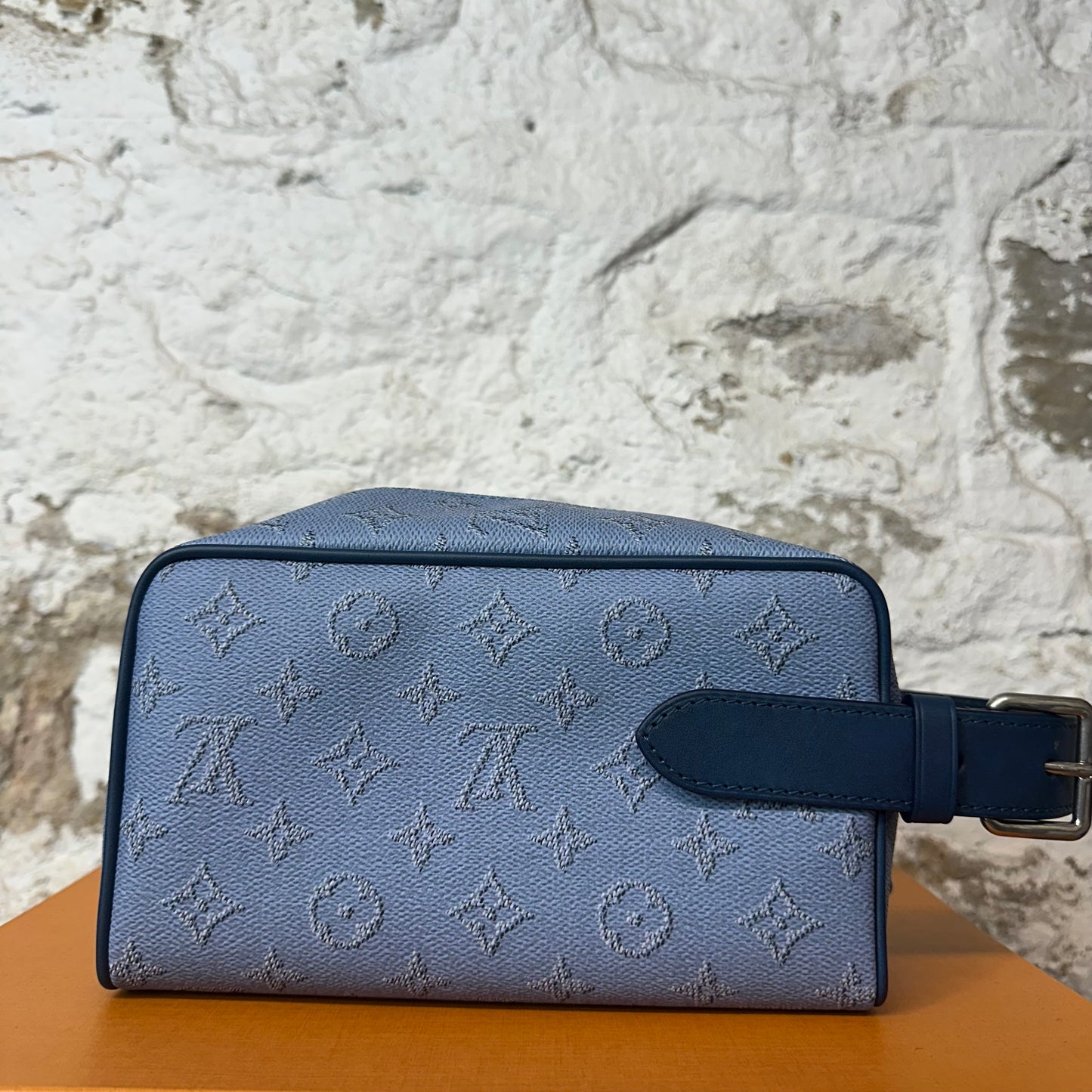 Louis Vuitton Locker Dopp Kit Toiletry Bag W/ Box DS