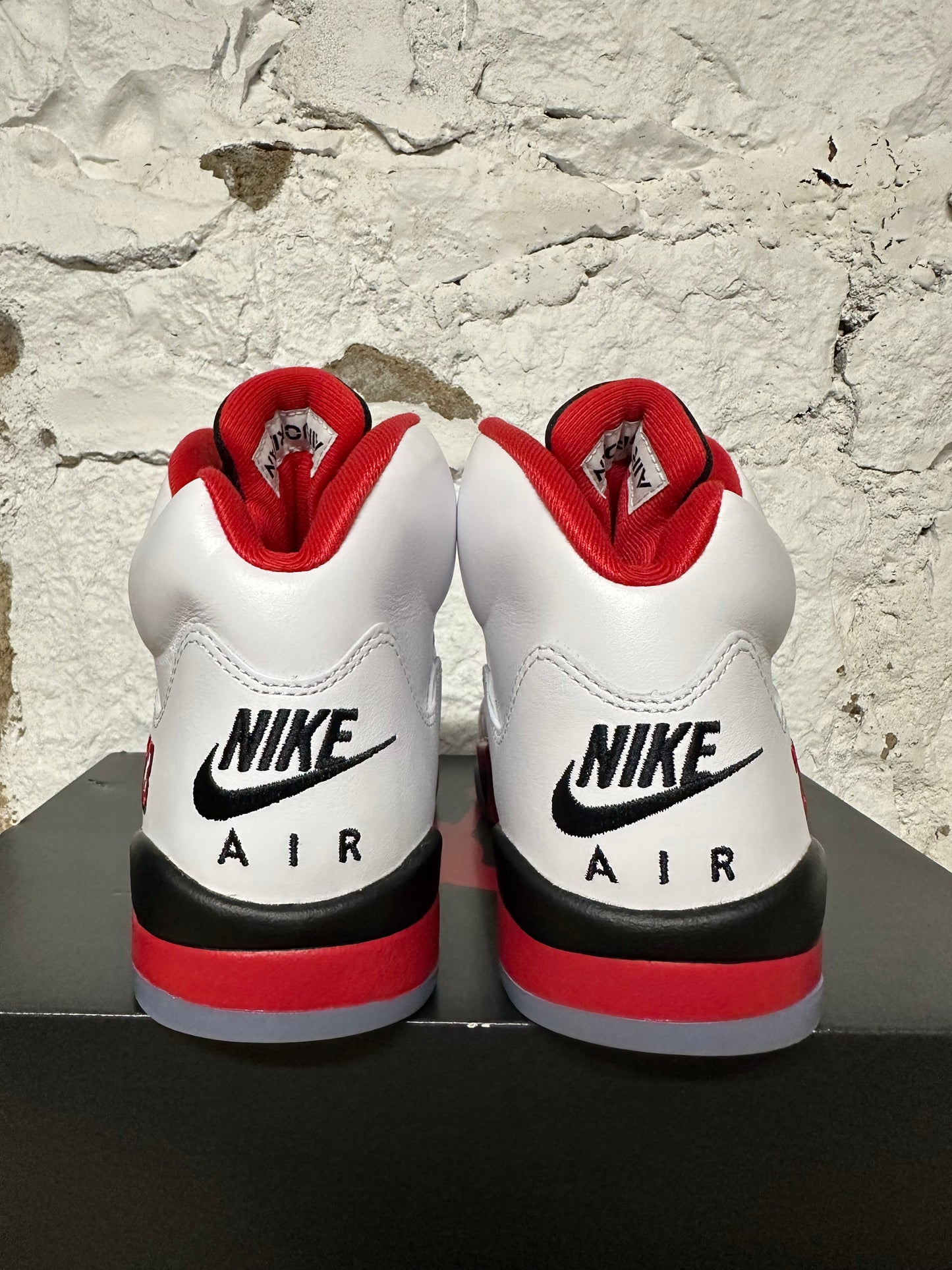 Air Jordan 5 Fire Red Black Tongue (2025) Sz 9 DS