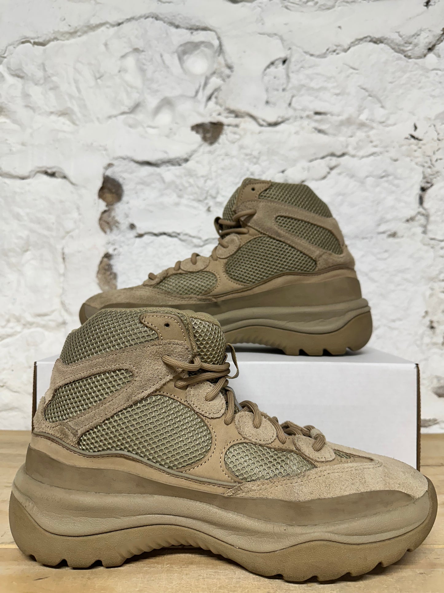 Yeezy DSRT Boot Rock Sz 10.5