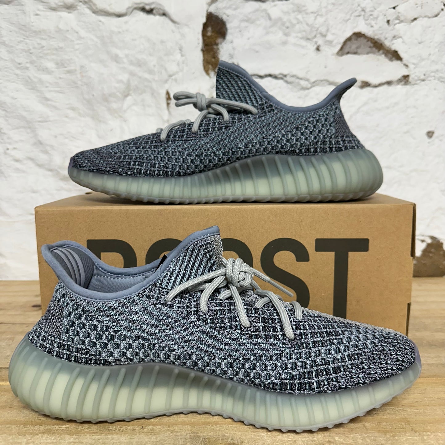 Yeezy 350 V2 Ash Blue Sz 10 DS