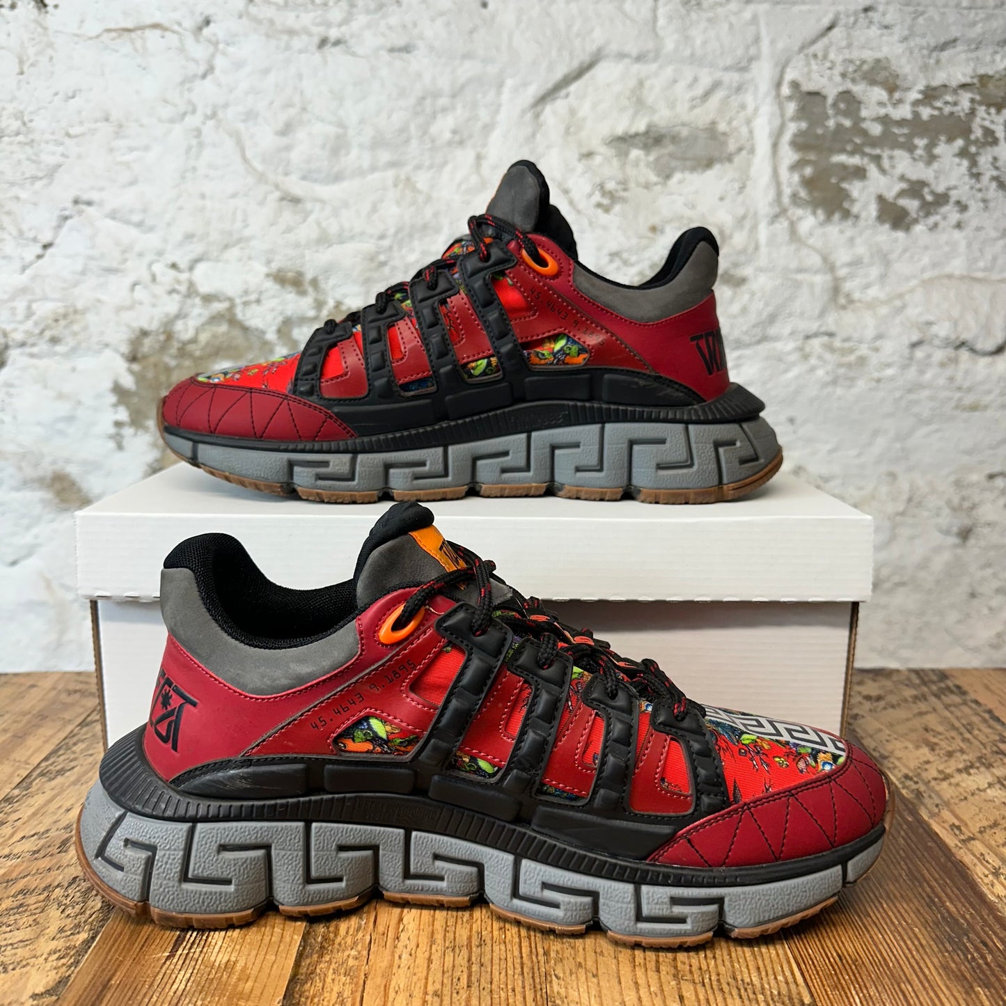 Versace Chain Reaction Red Black Sz 9 (42) No Box