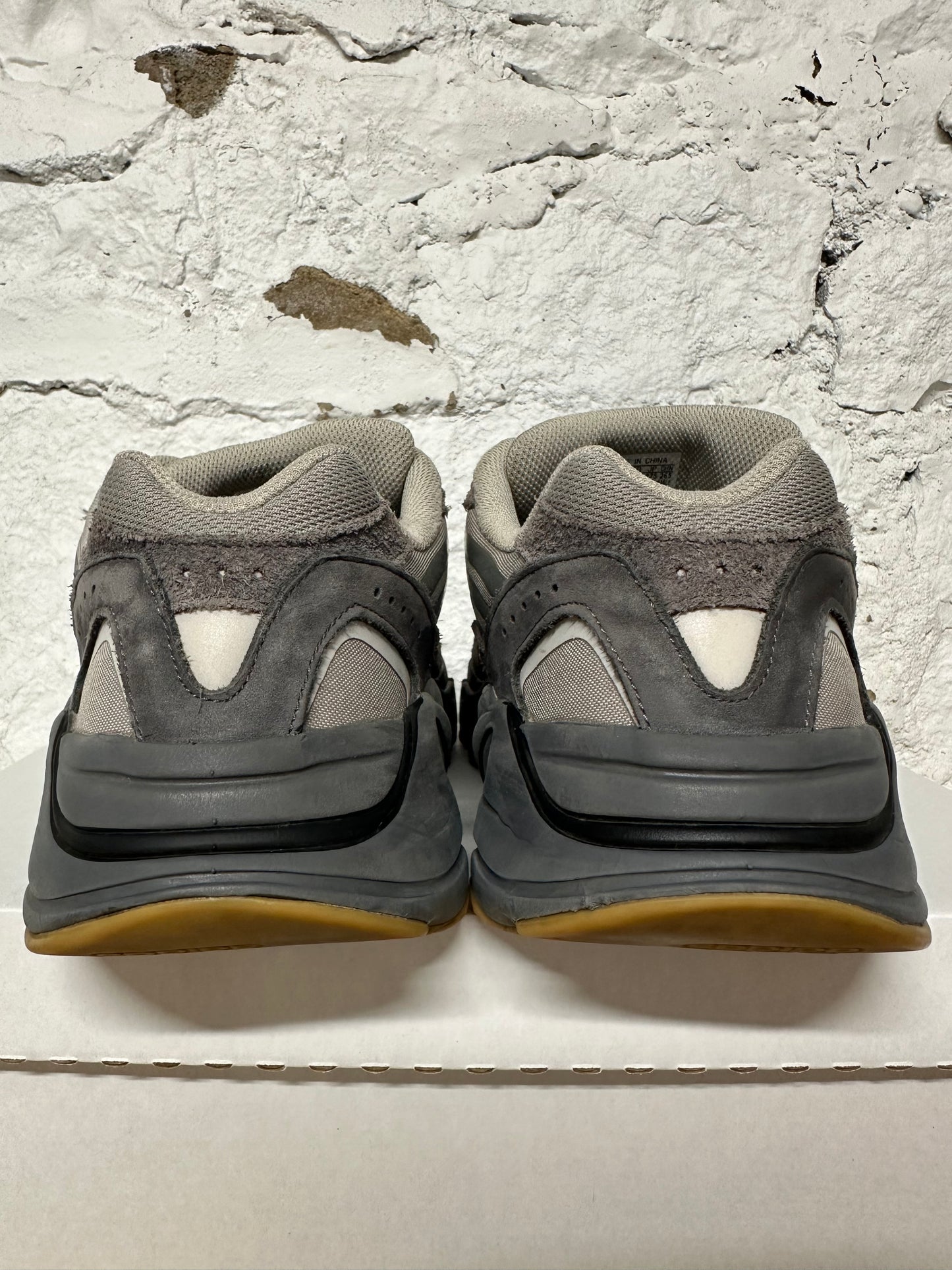 Yeezy 700 V2 Tephra Sz 9.5