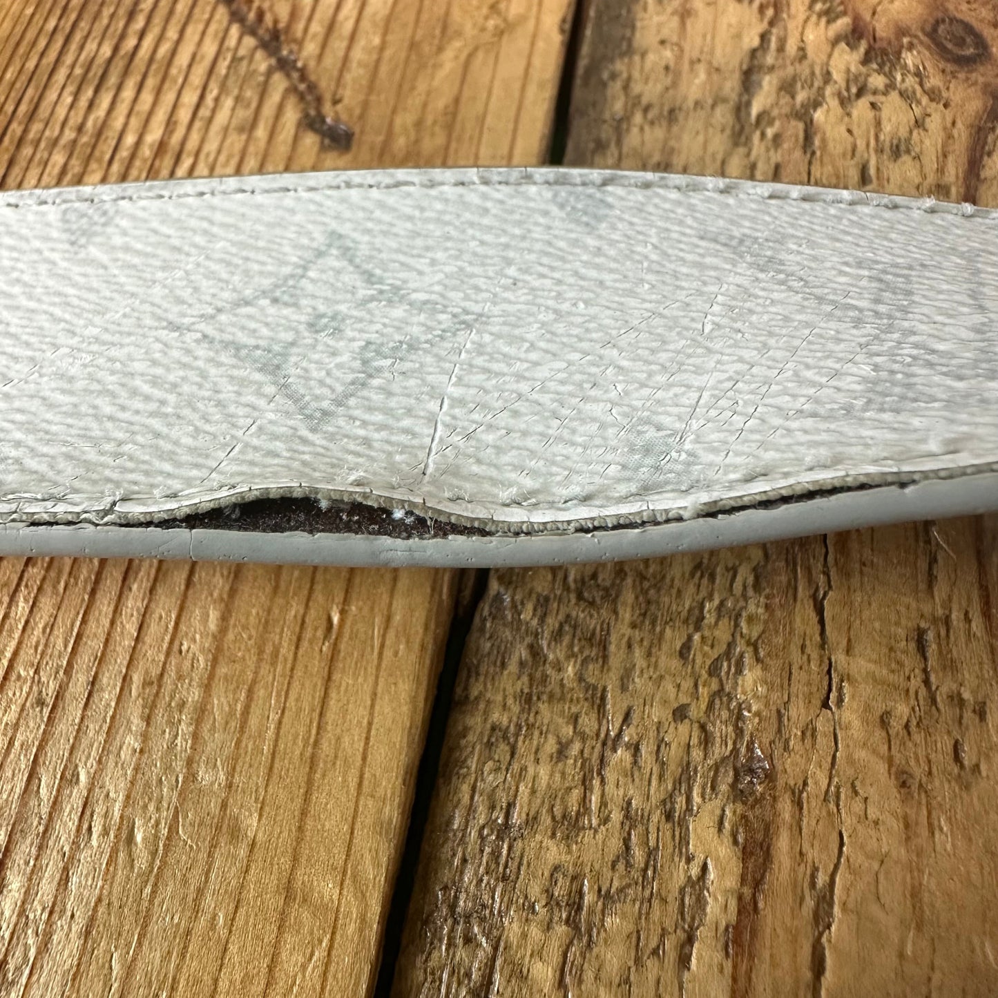 Louis Vuitton Taiga Monogram Belt Sz (100/40)