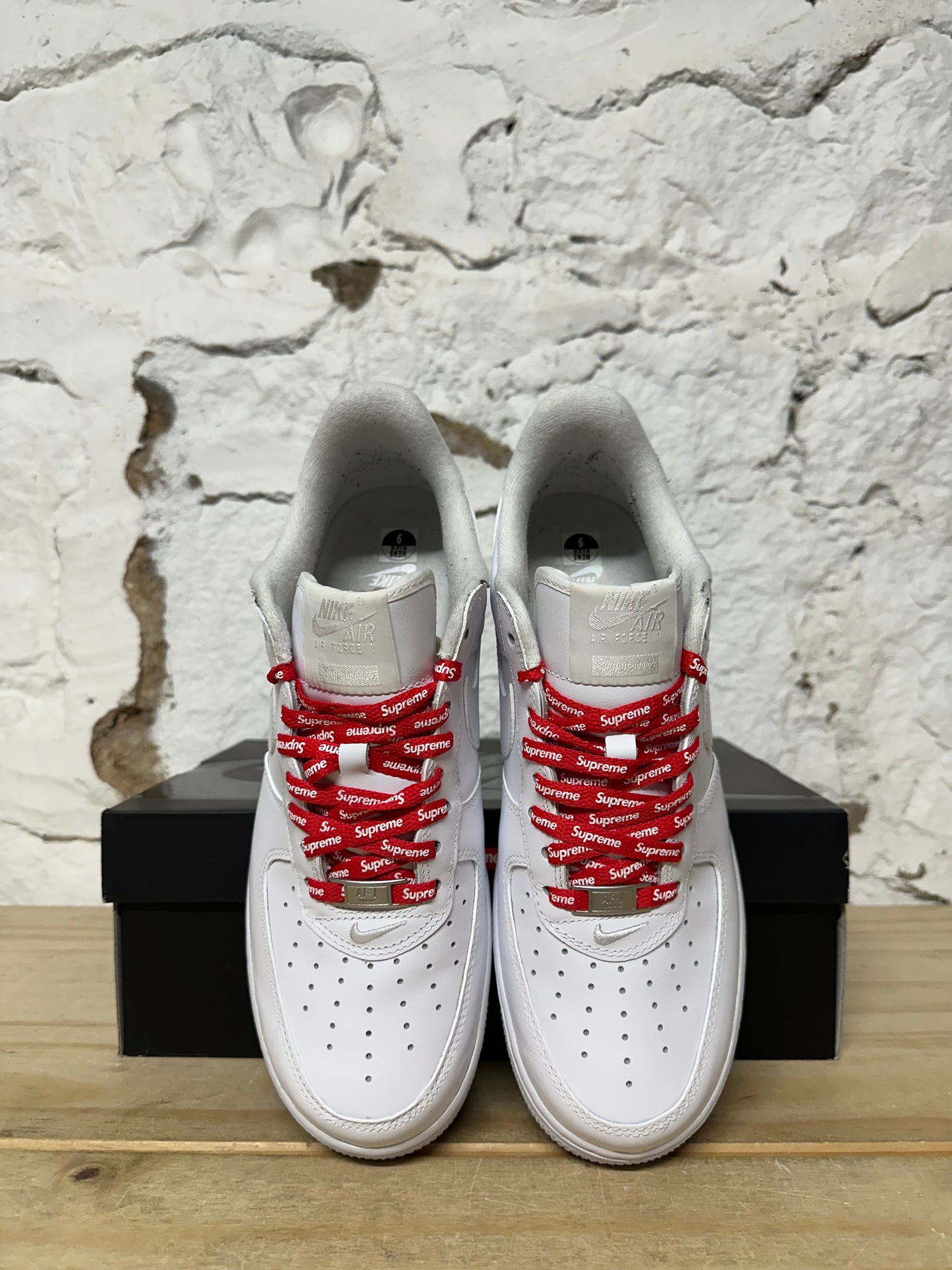 Nike Air Force 1 Low Supreme White Sz 9