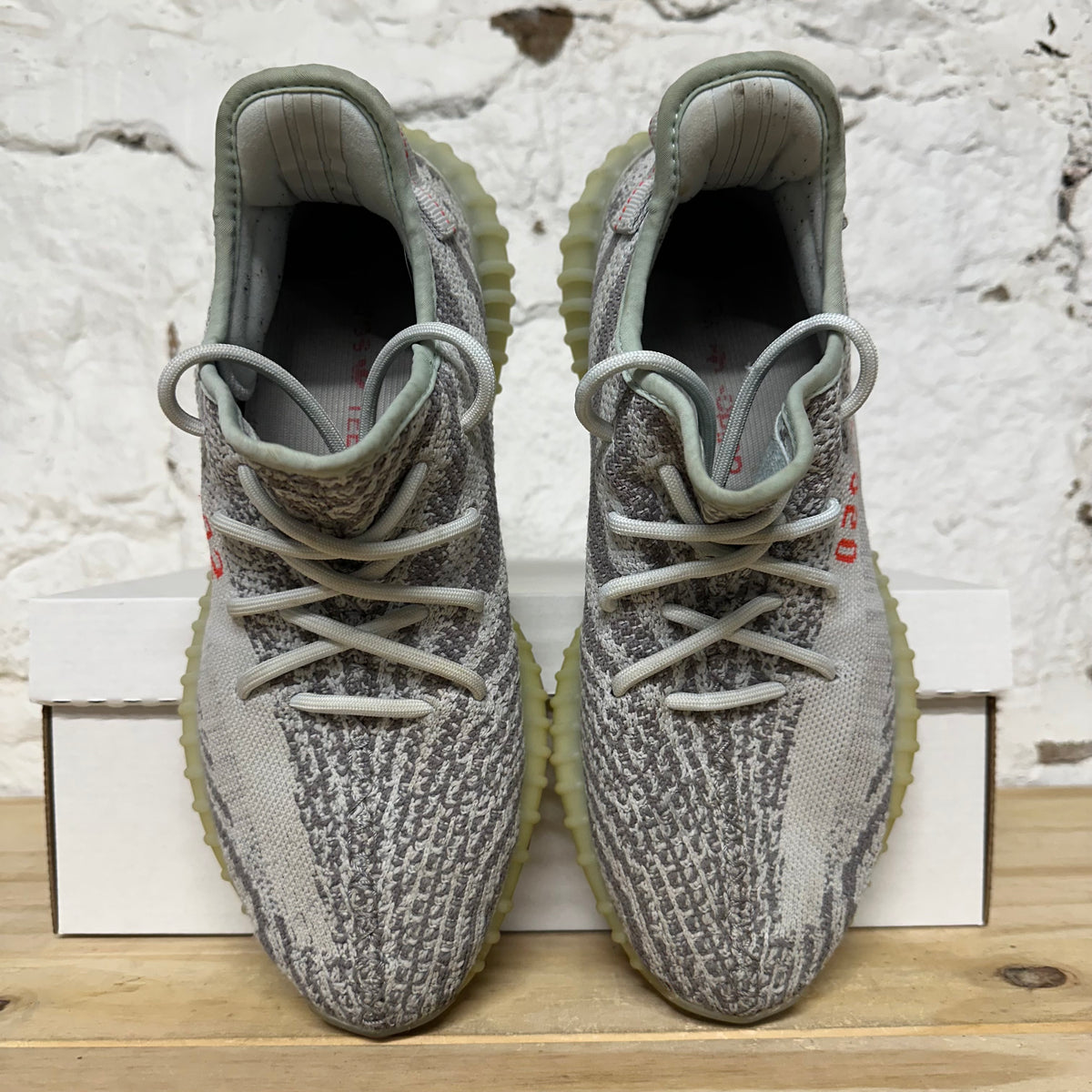 Yeezy 350 V2 Blue Tint Sz 9