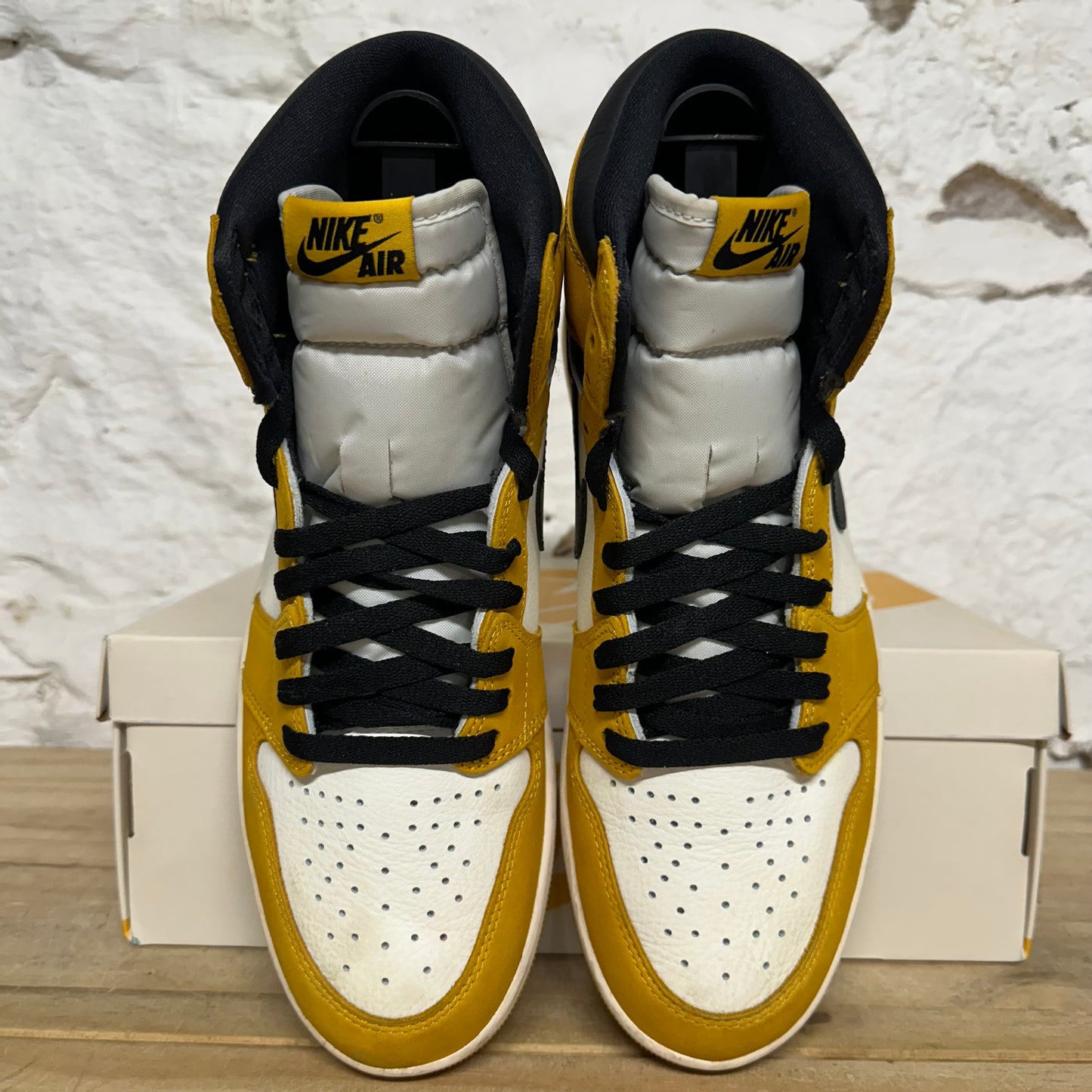 Air Jordan 1 High Yellow Ochre Sz 10.5