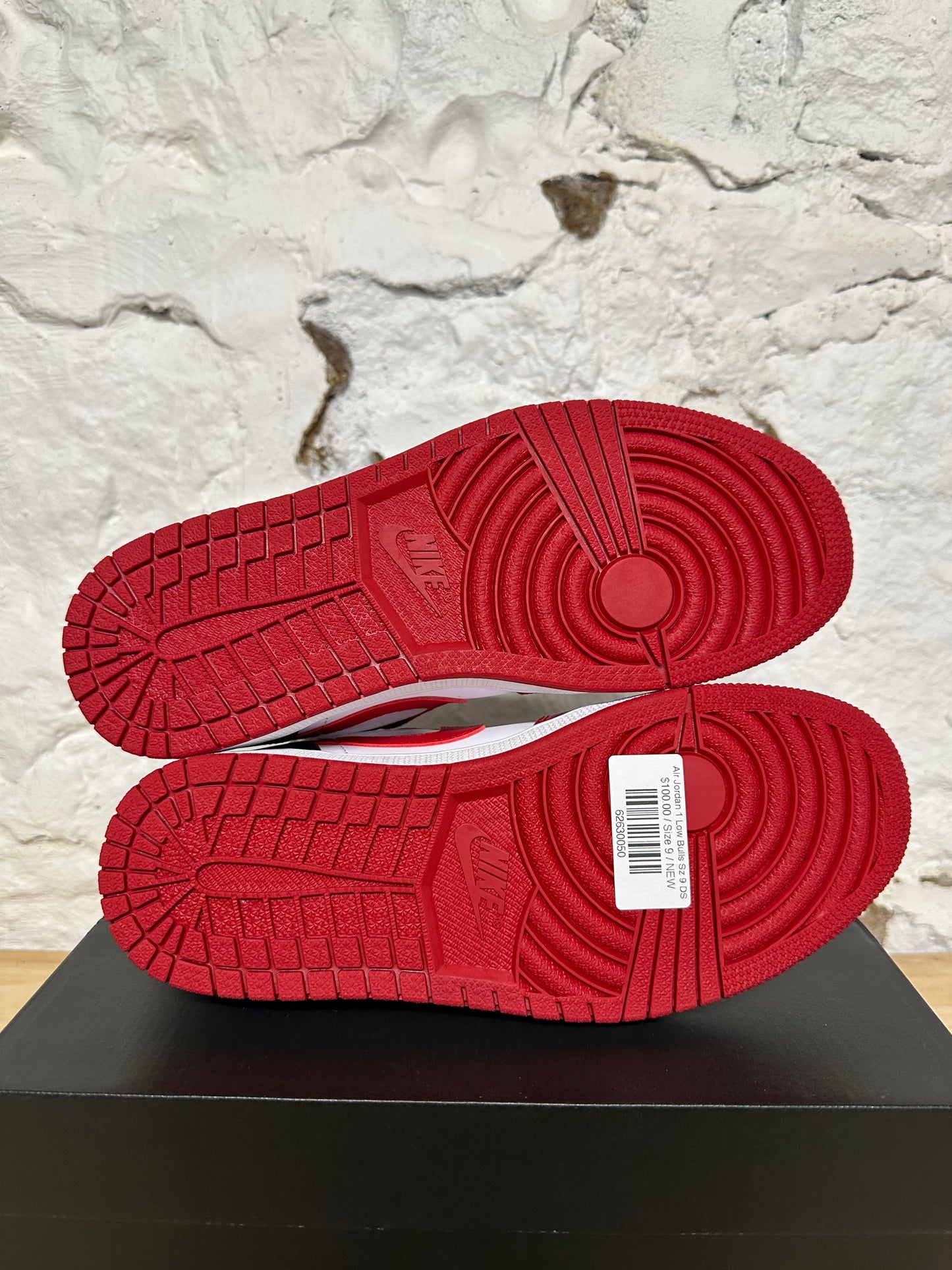 Air Jordan 1 Low Bulls Sz 9 DS