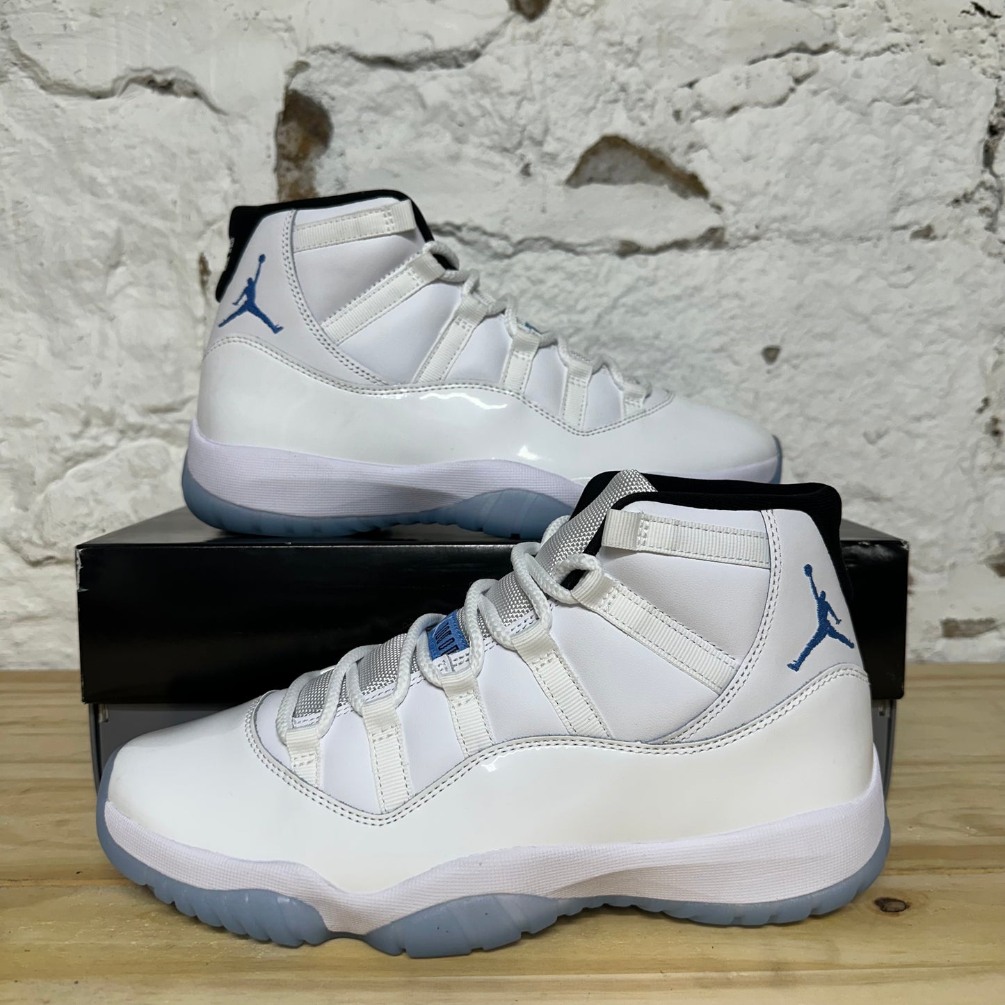 Air Jordan 11 High Legend Blue Sz 9 DS