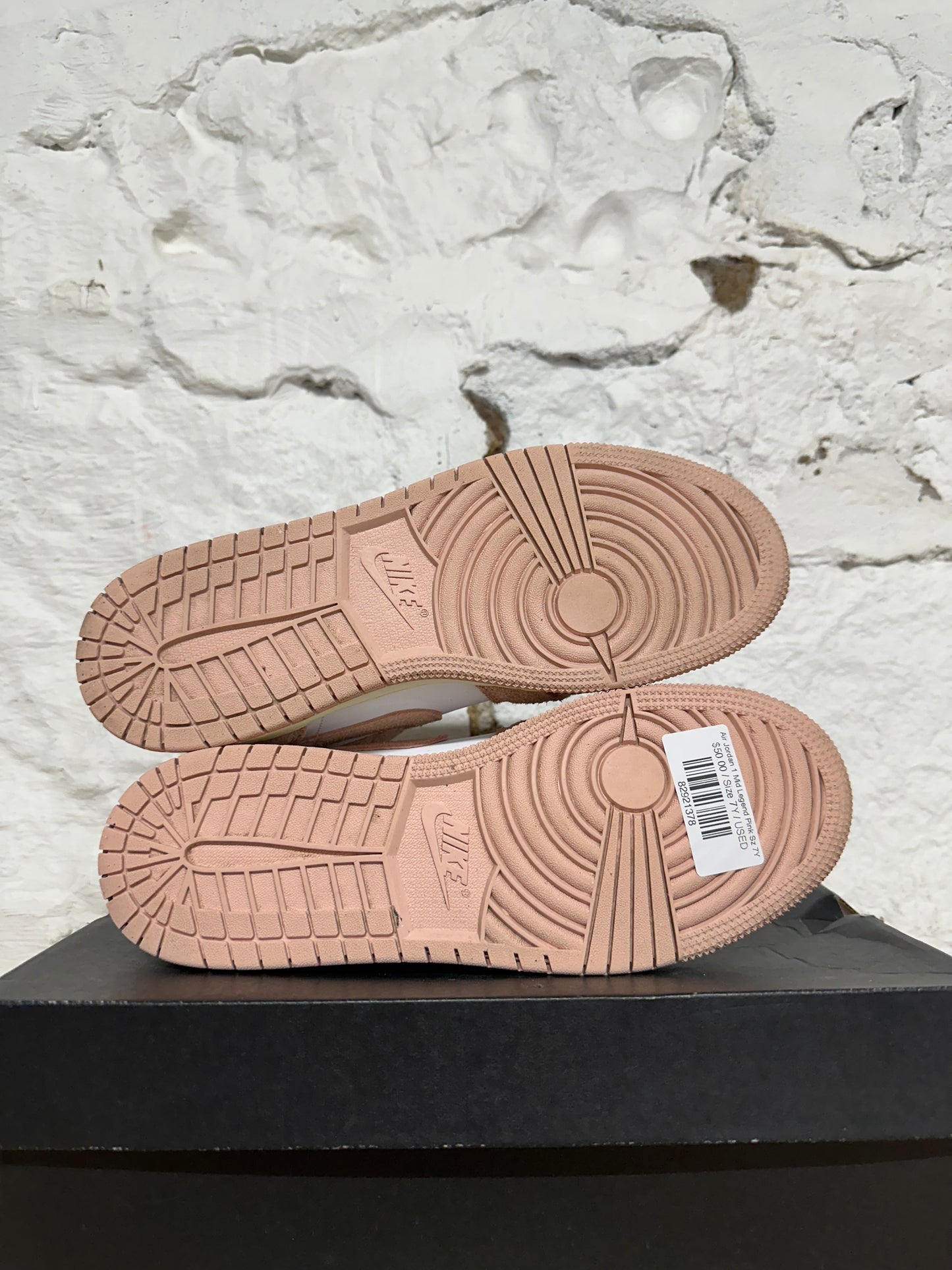 Air Jordan 1 Mid Legend Pink Sz 7Y