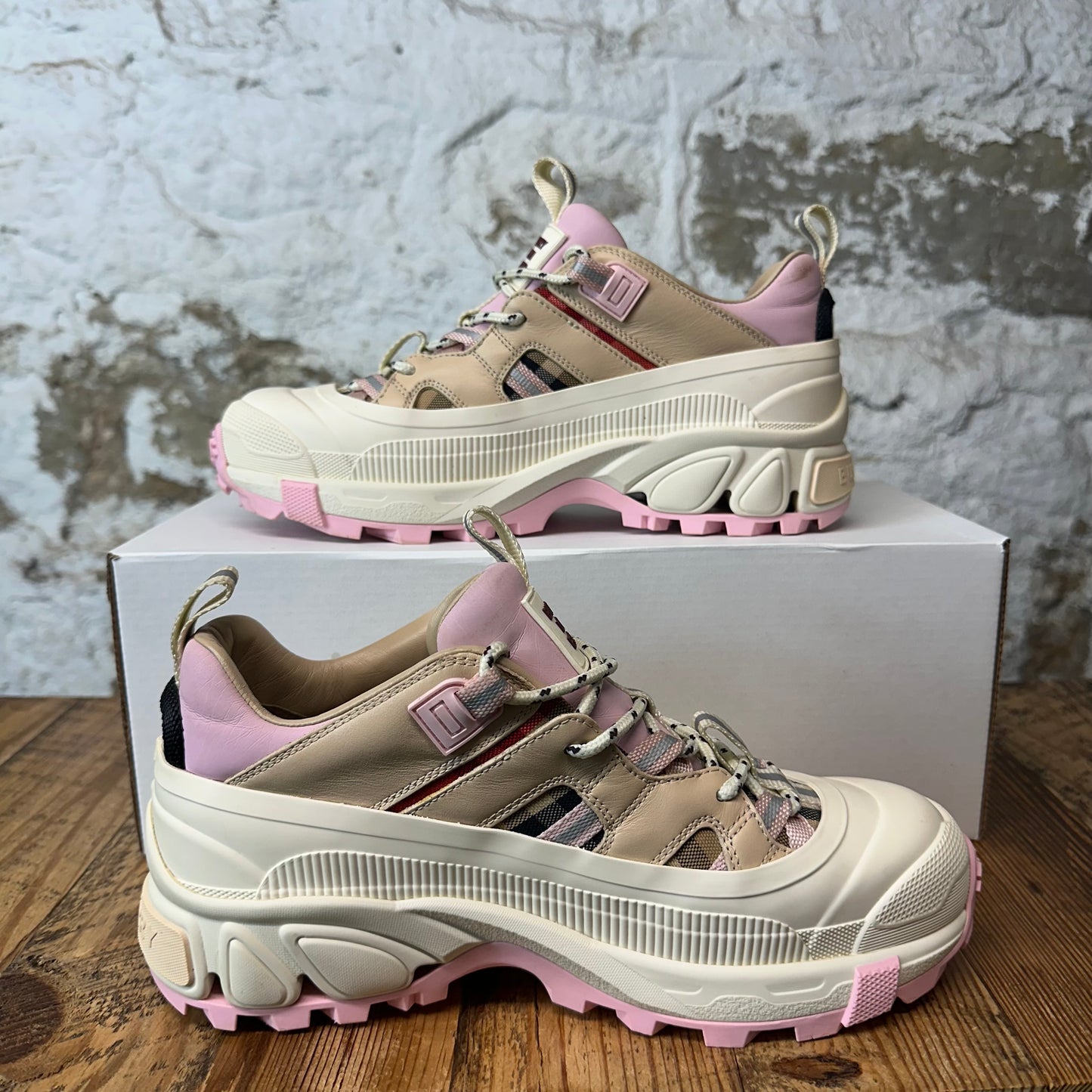 Burberry Arthur Pink Cream Sneaker Sz 6.5 (39)