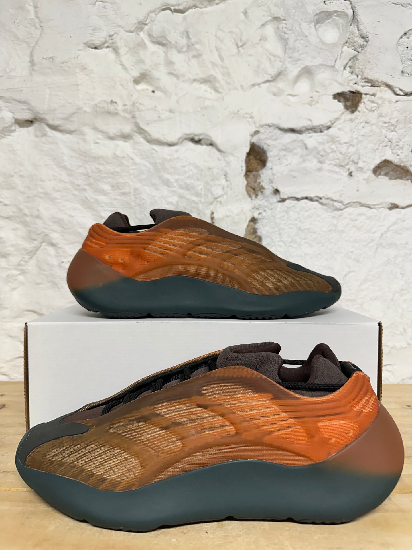 Yeezy 700 Copper Fade Sz 11.5