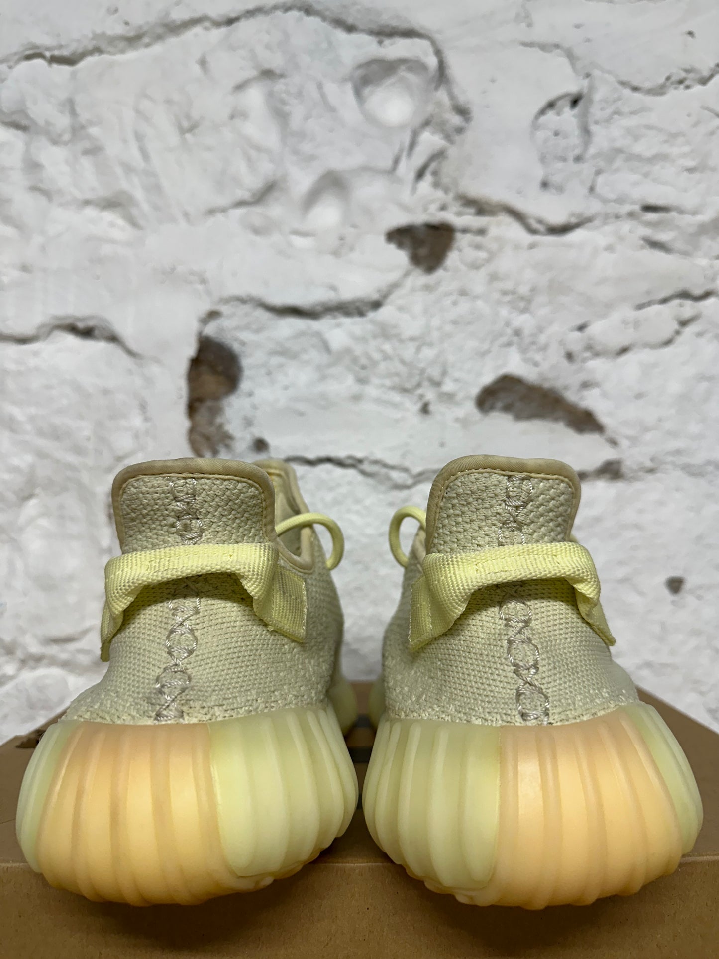Yeezy 350 V2 Butter Sz 9.5