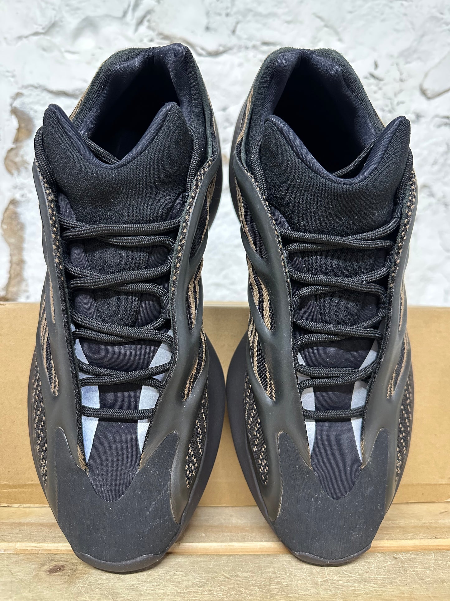 Yeezy 700 V3 Clay Brown Sz 10.5